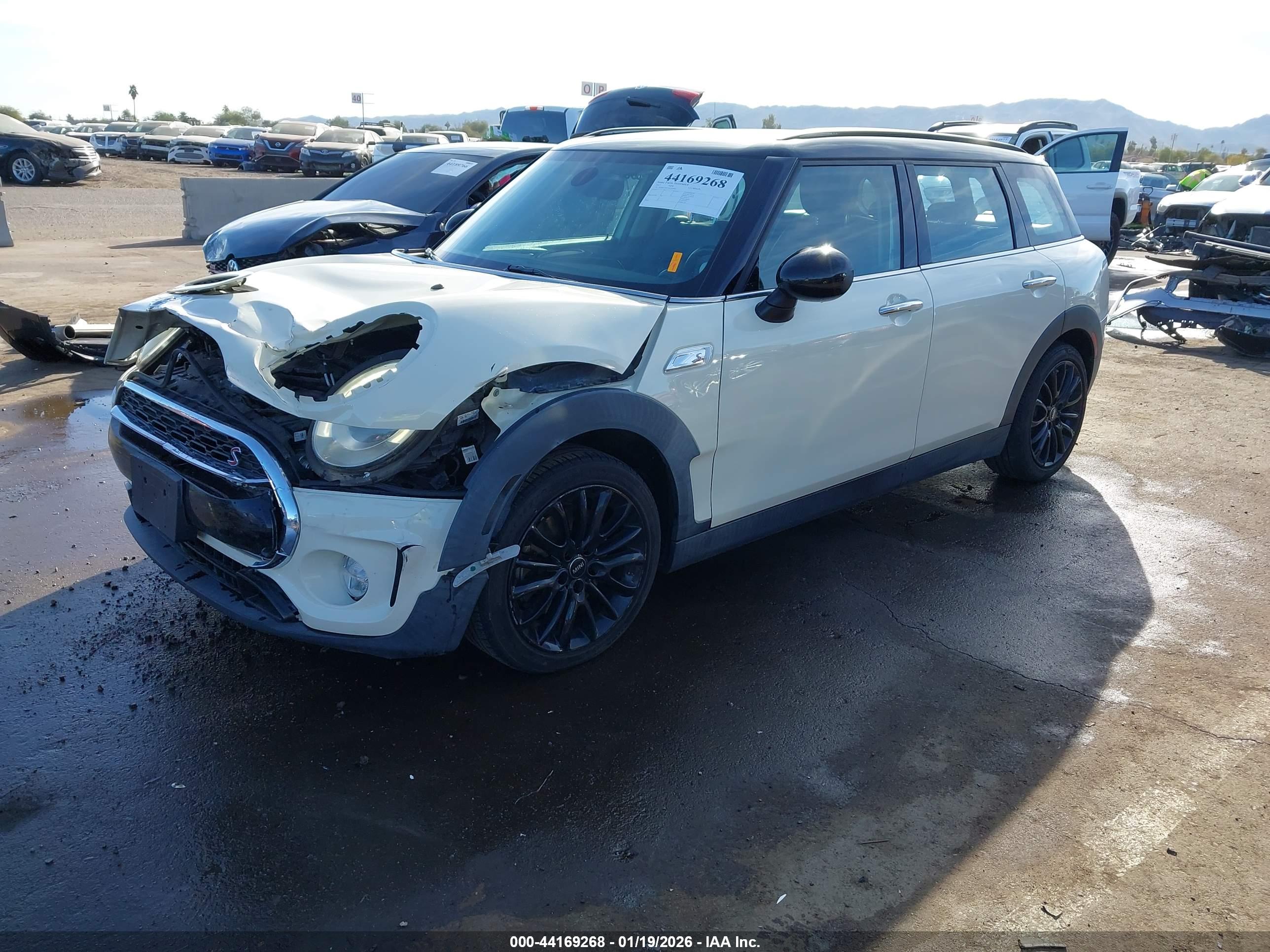 MINI CLUBMAN image 2