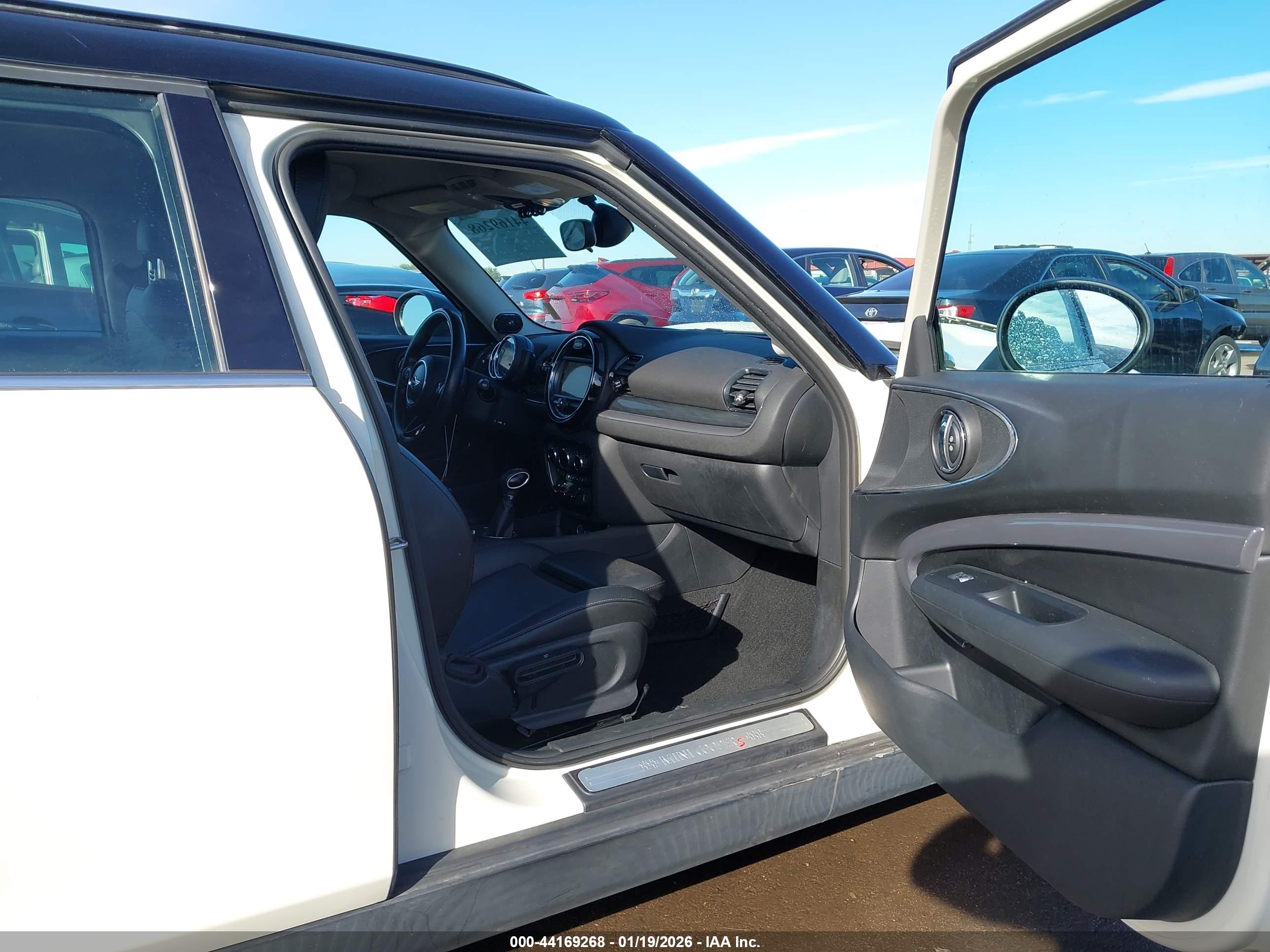 MINI CLUBMAN image 5