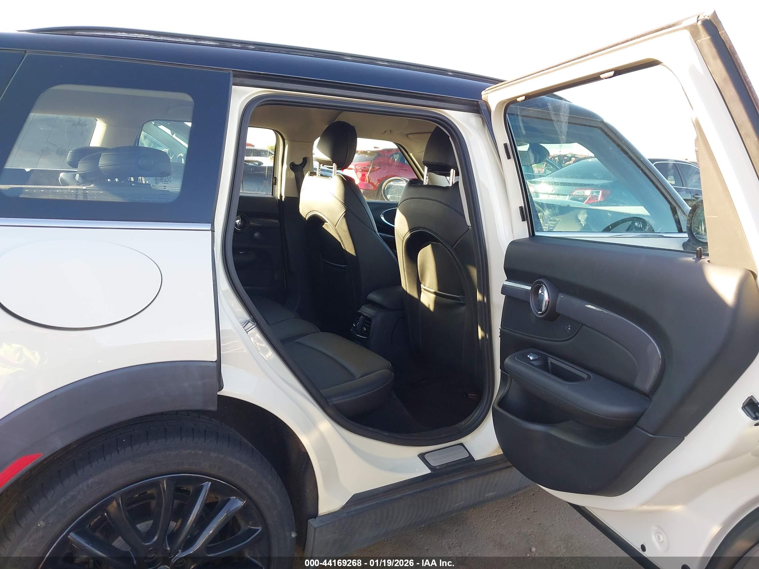 MINI CLUBMAN image 8