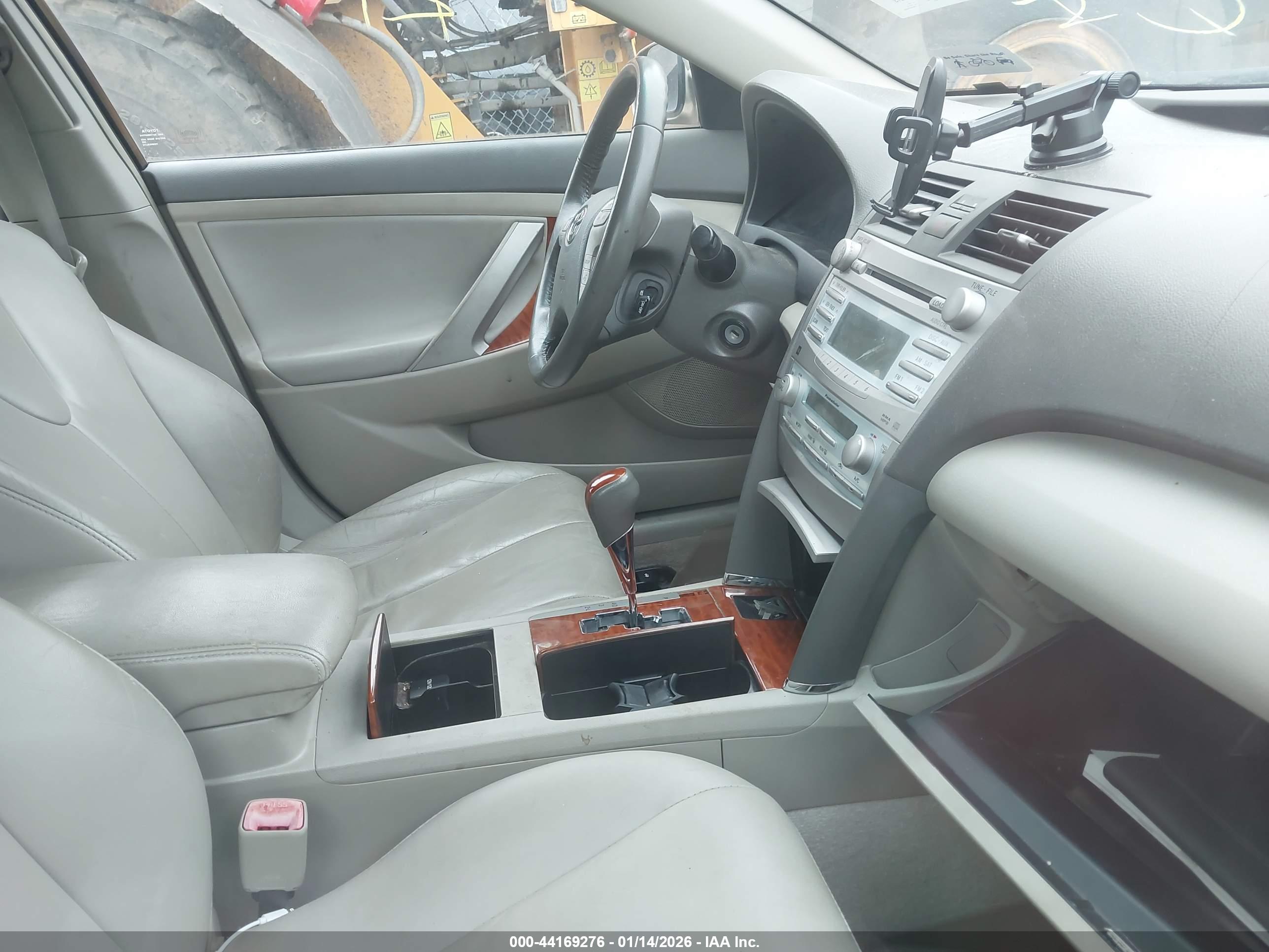 TOYOTA CAMRY image 5