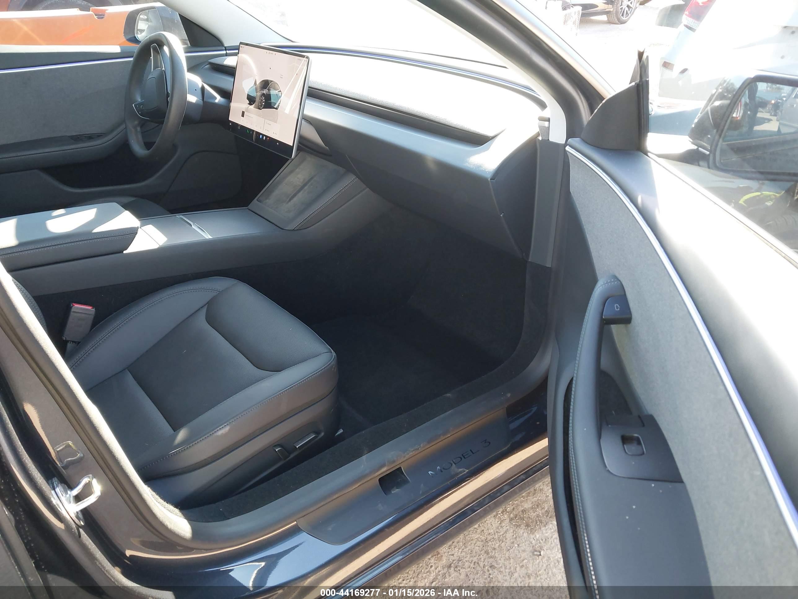 TESLA MODEL image 5