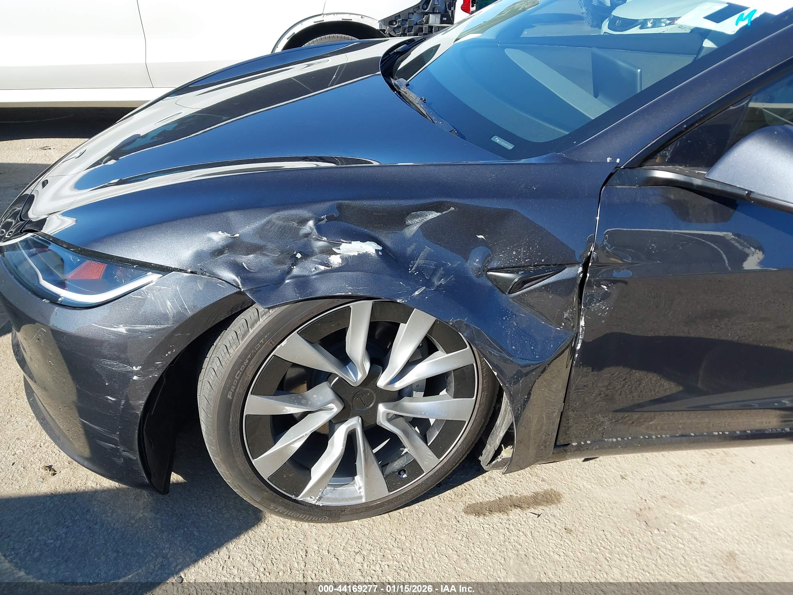 TESLA MODEL image 6