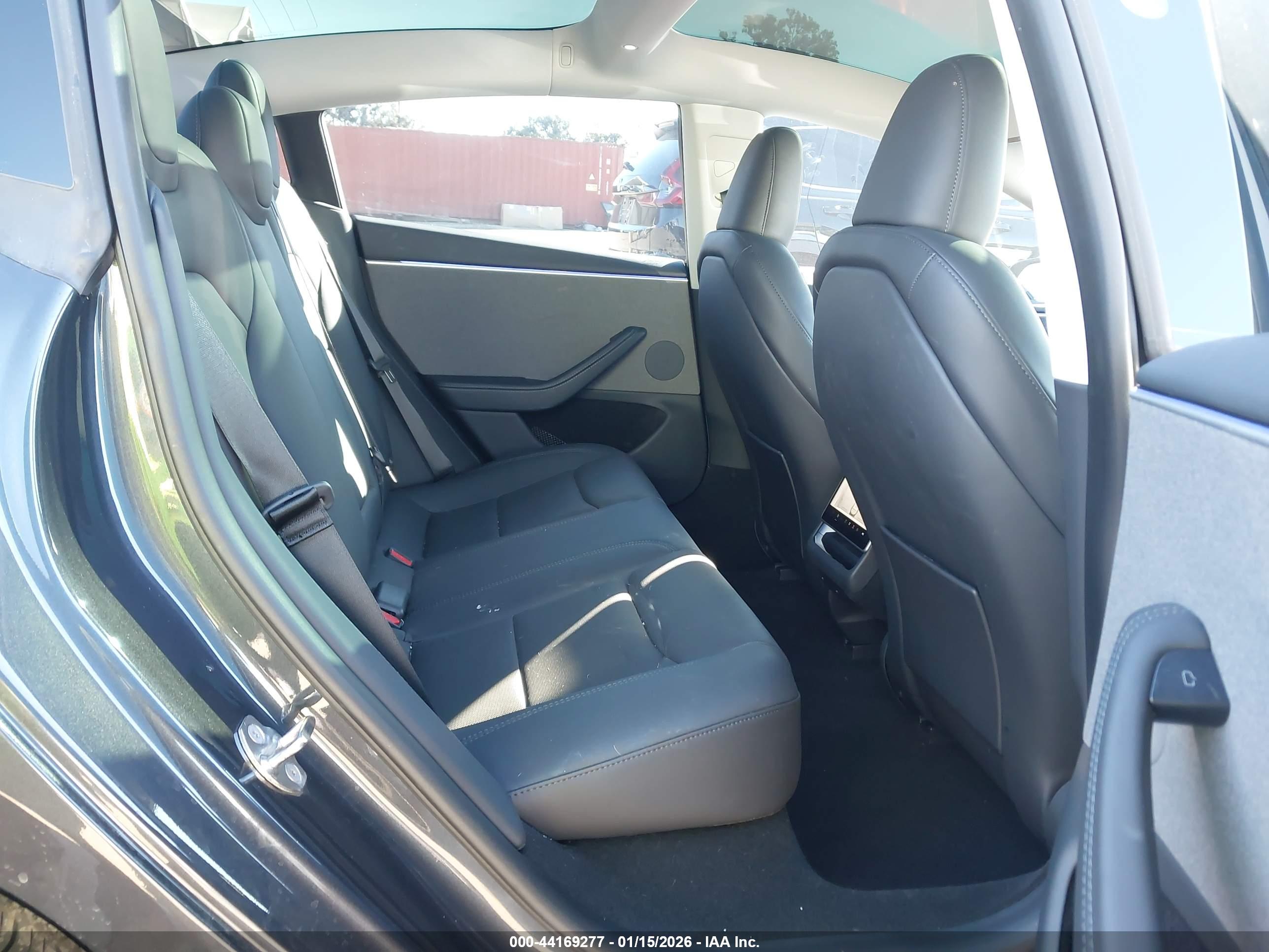 TESLA MODEL image 8