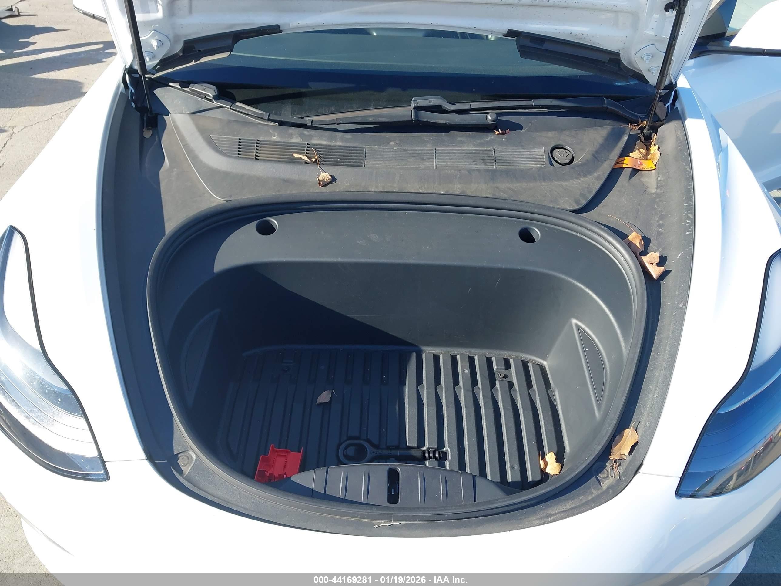TESLA MODEL image 10