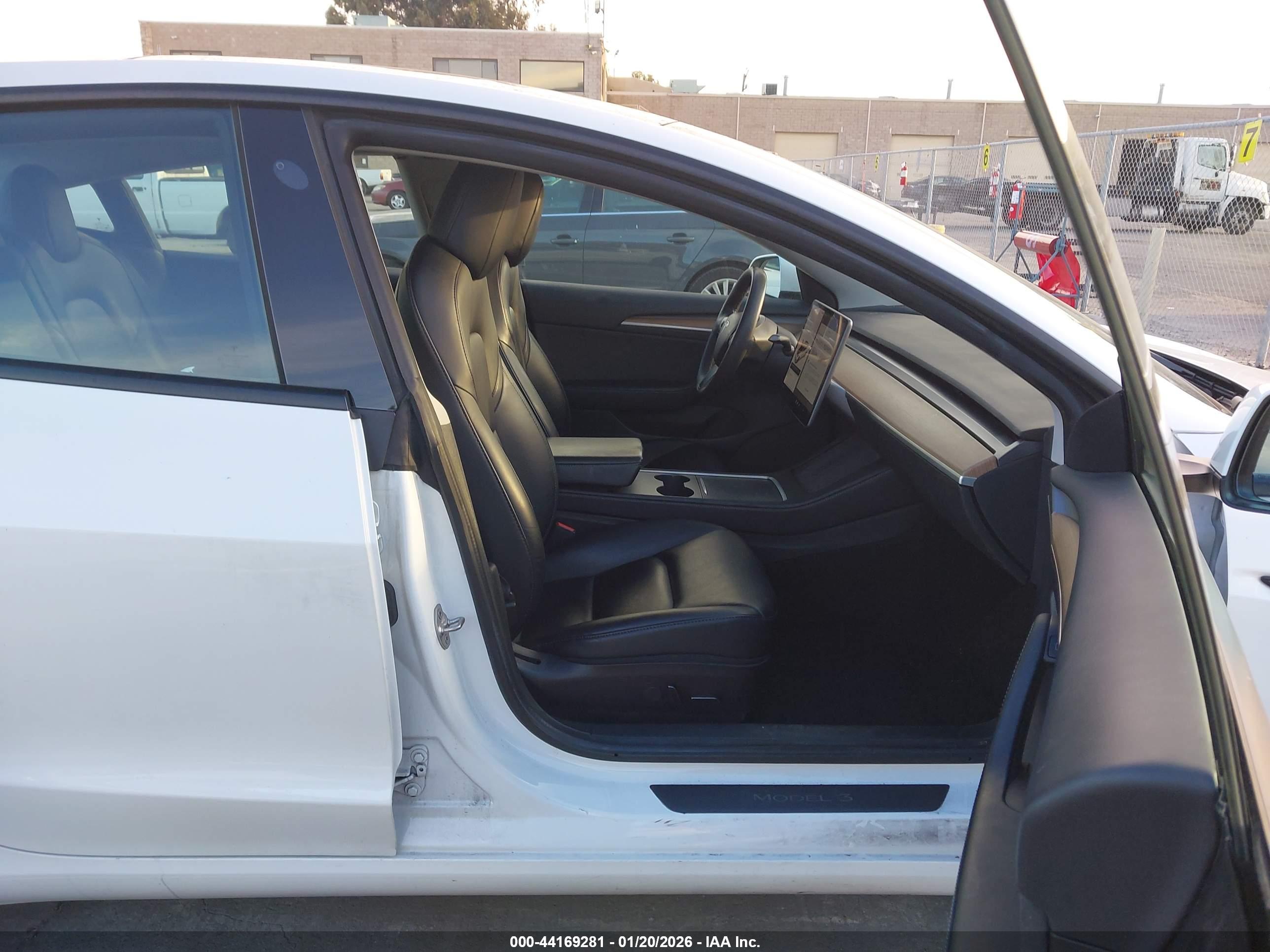 TESLA MODEL image 5
