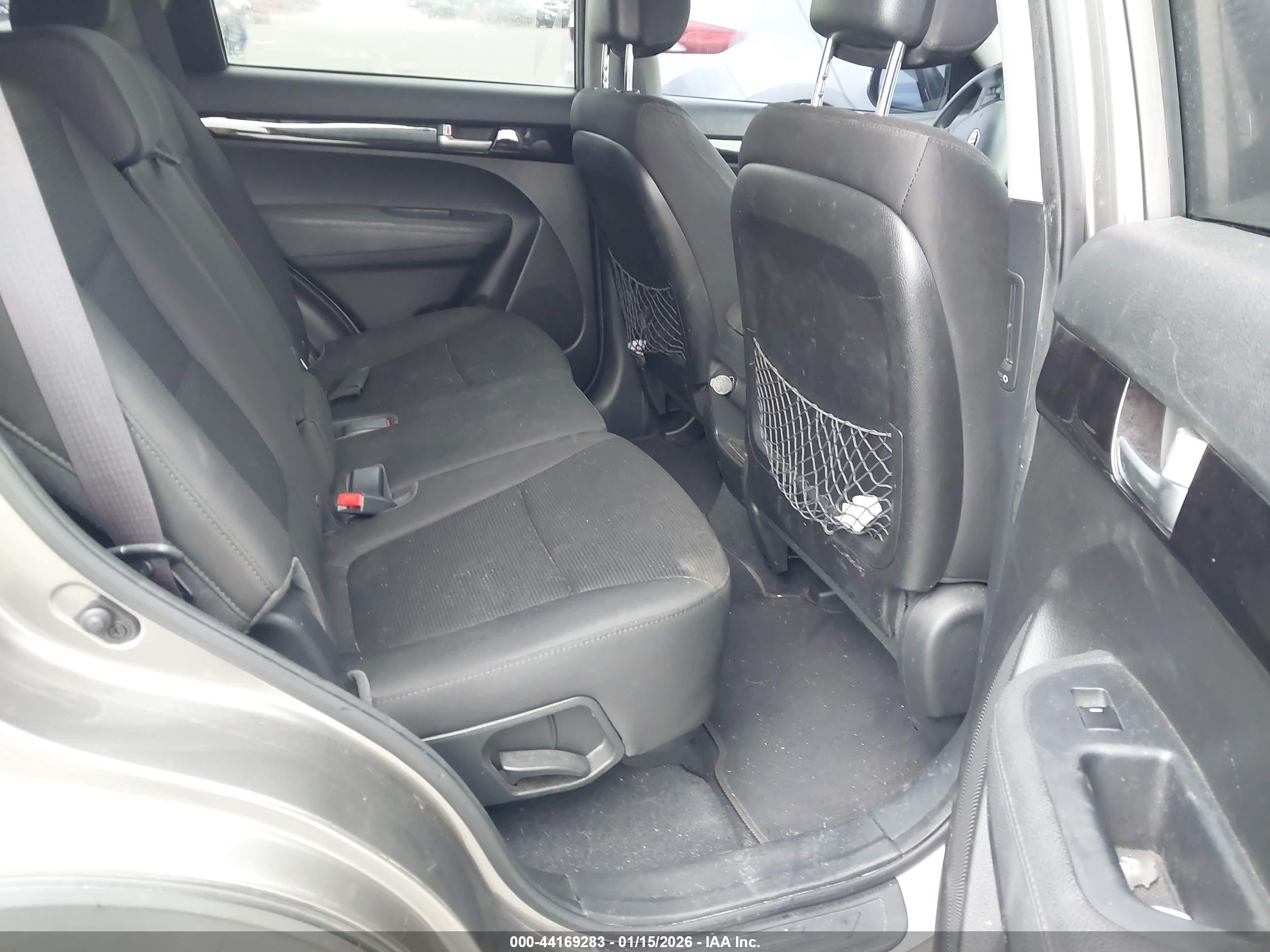 KIA SORENTO image 8
