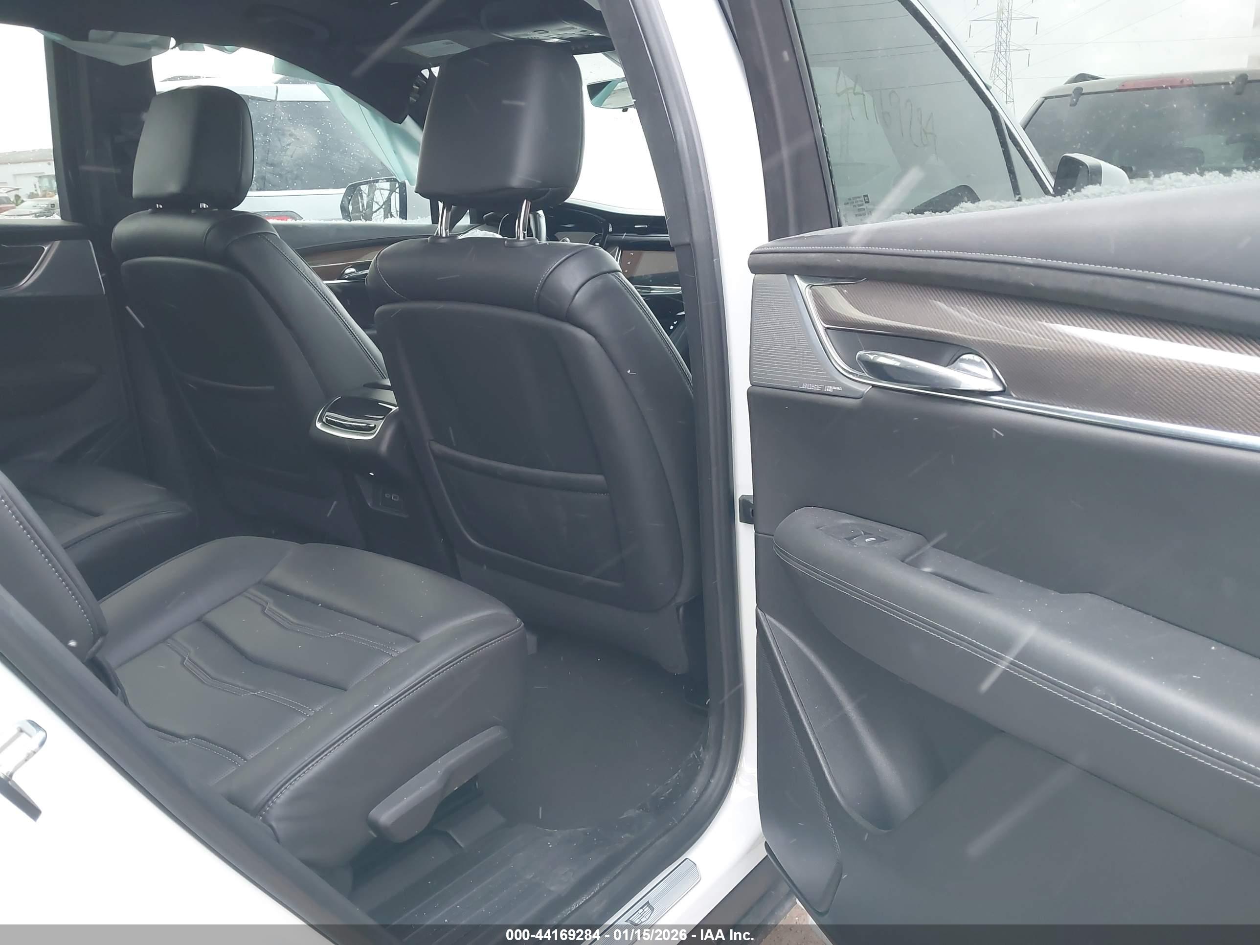 CADILLAC XT6 image 8