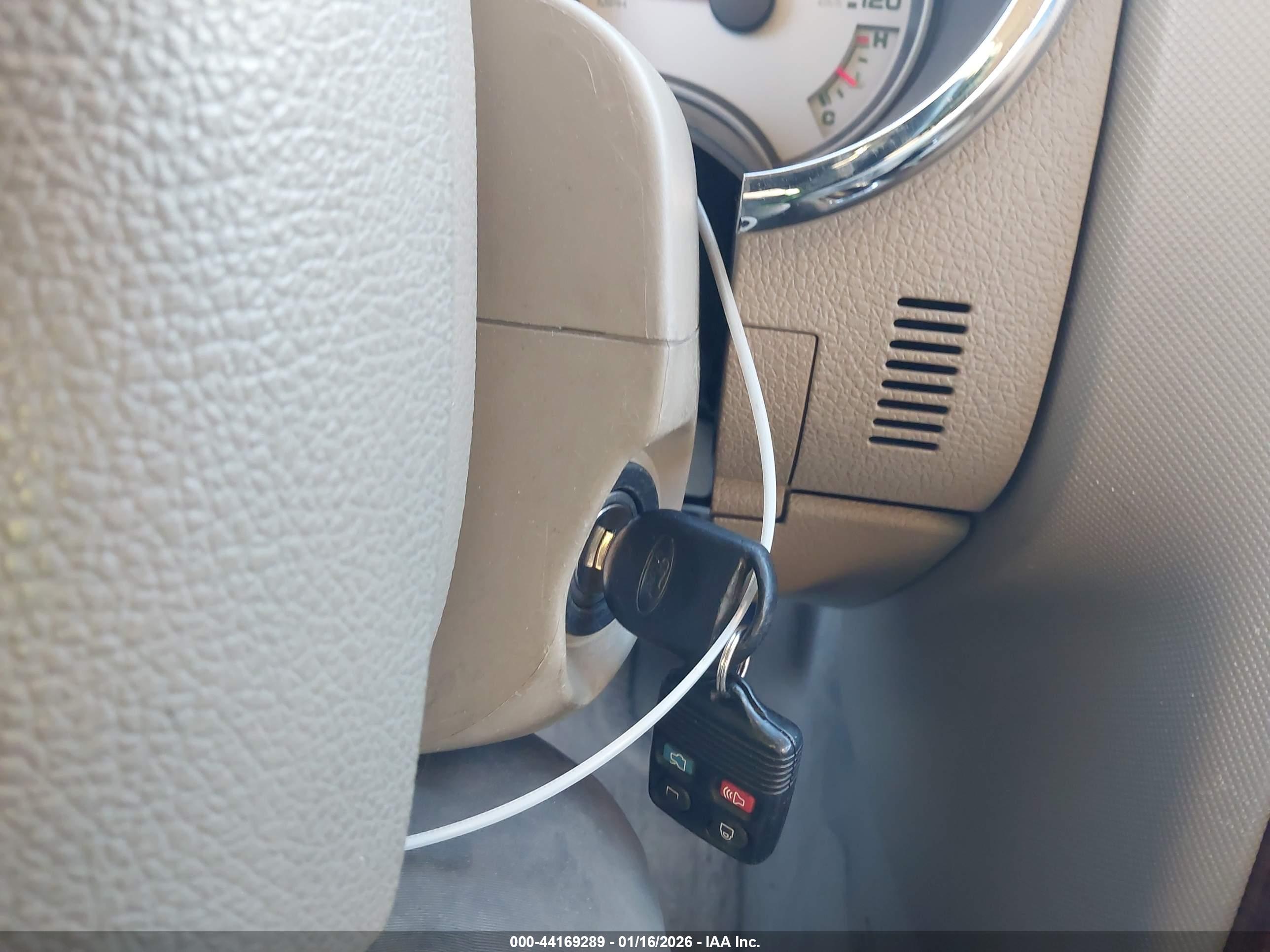 FORD EXPLORER image 11