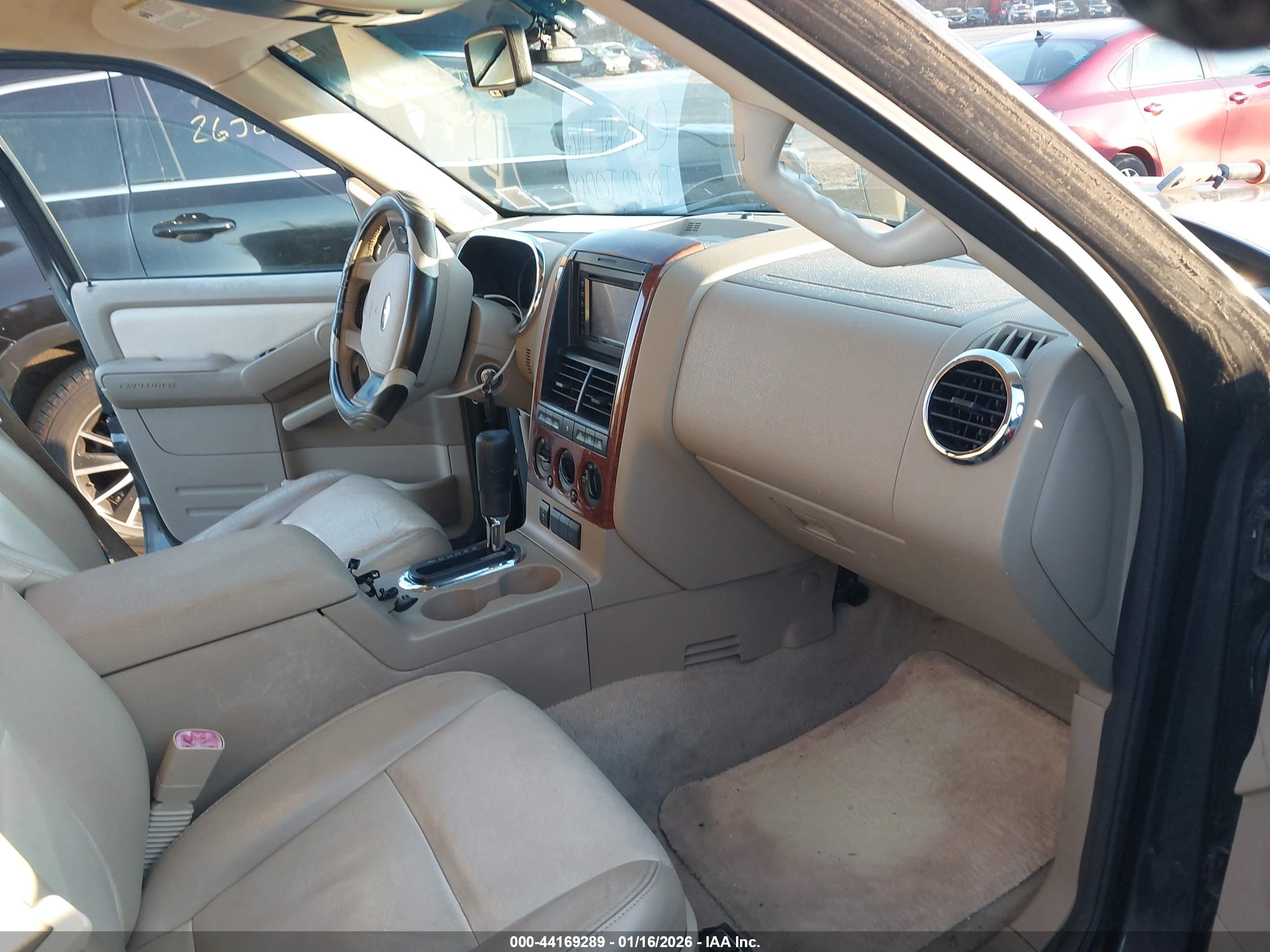 FORD EXPLORER image 5