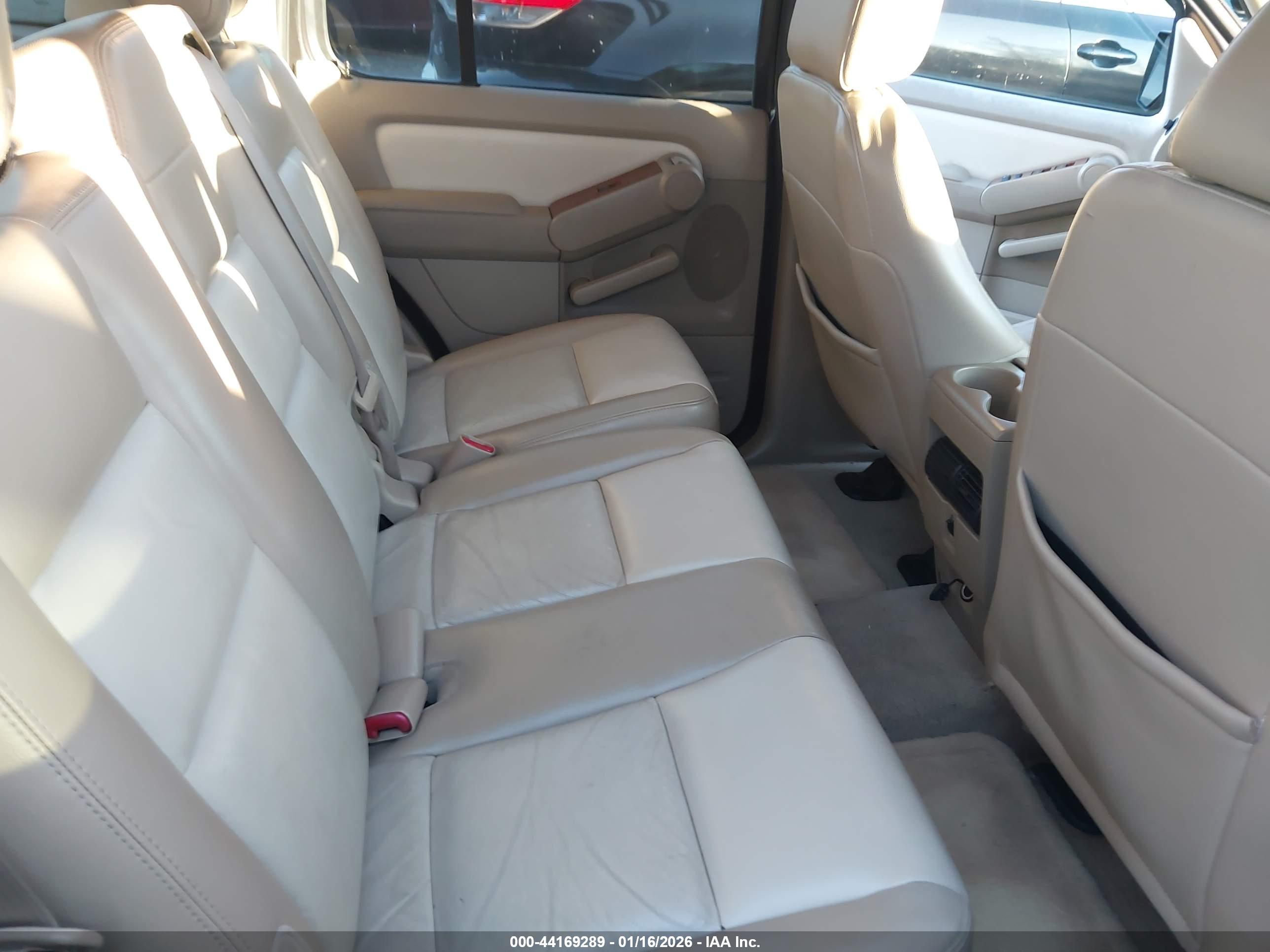 FORD EXPLORER image 8
