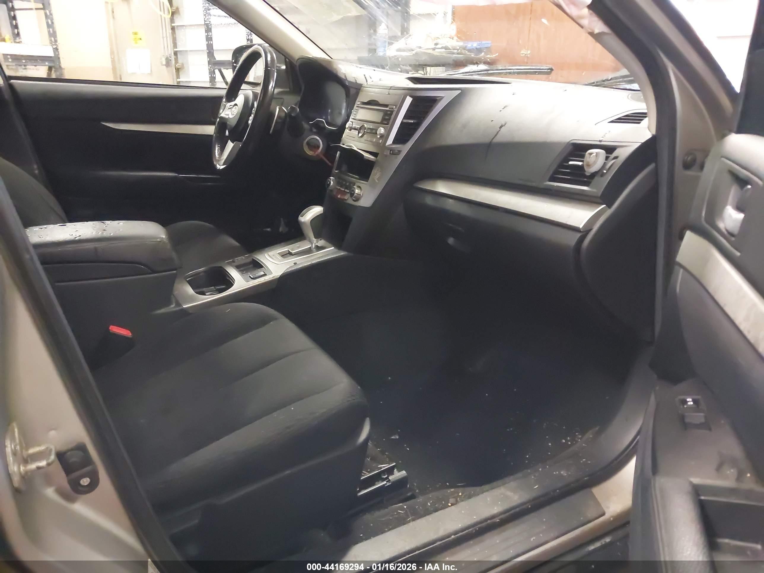 SUBARU OUTBACK image 5