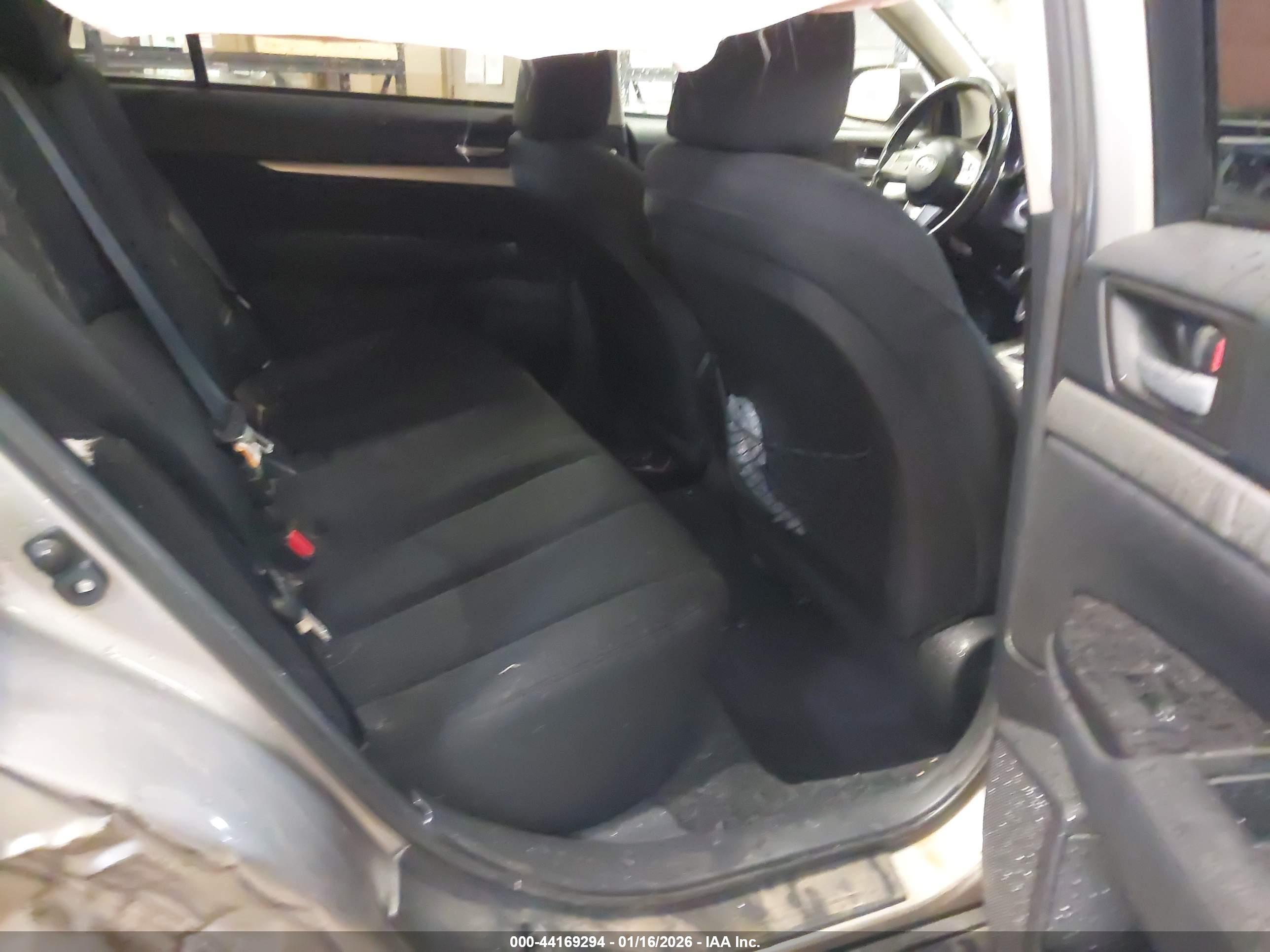 SUBARU OUTBACK image 8