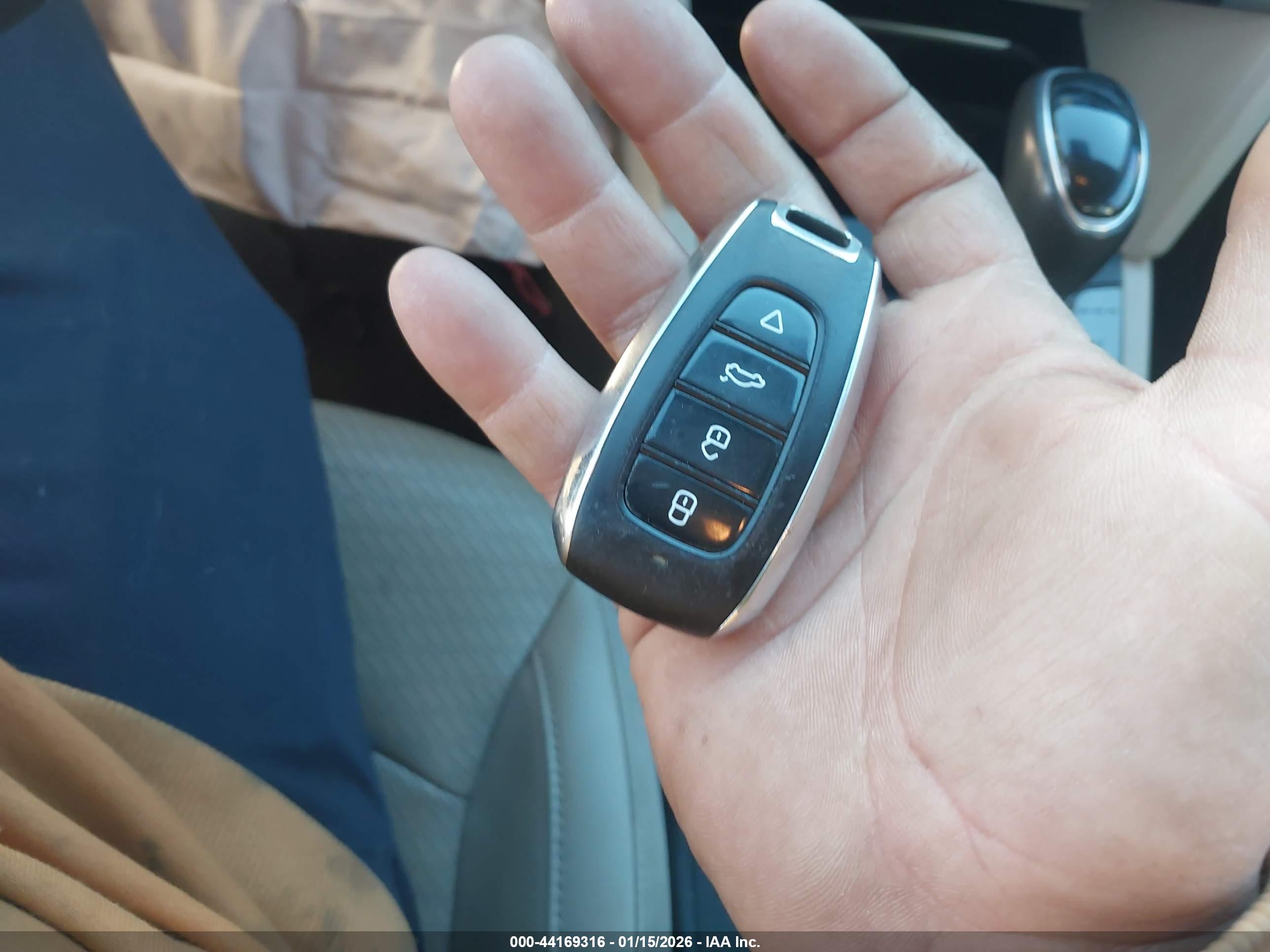 HYUNDAI ELANTRA image 11