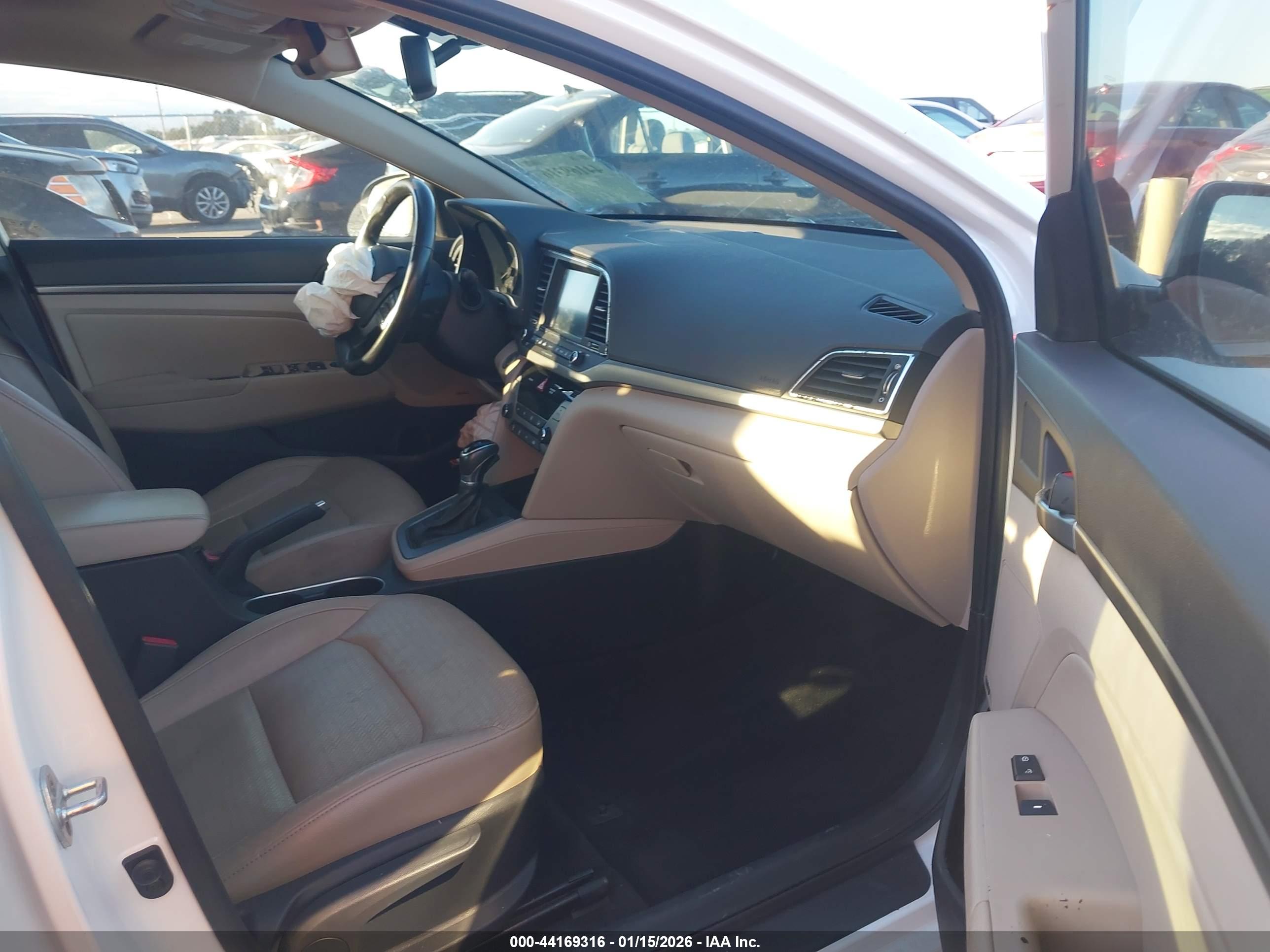 HYUNDAI ELANTRA image 5