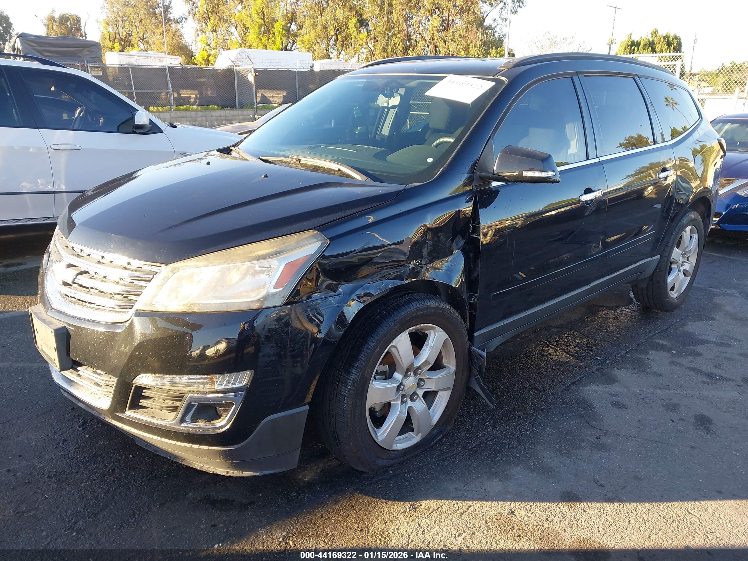 CHEVROLET TRAVERSE image 2