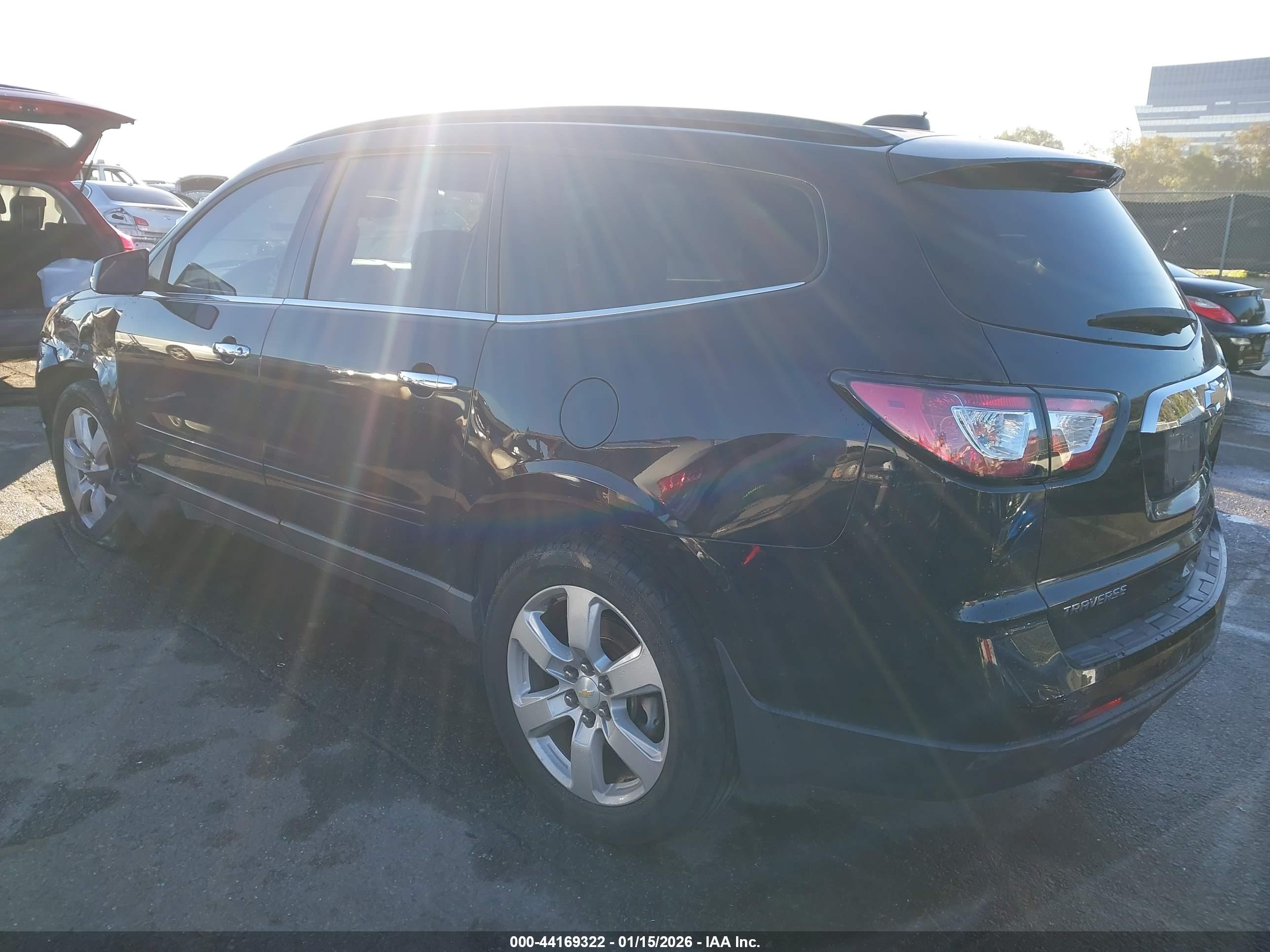 CHEVROLET TRAVERSE image 3