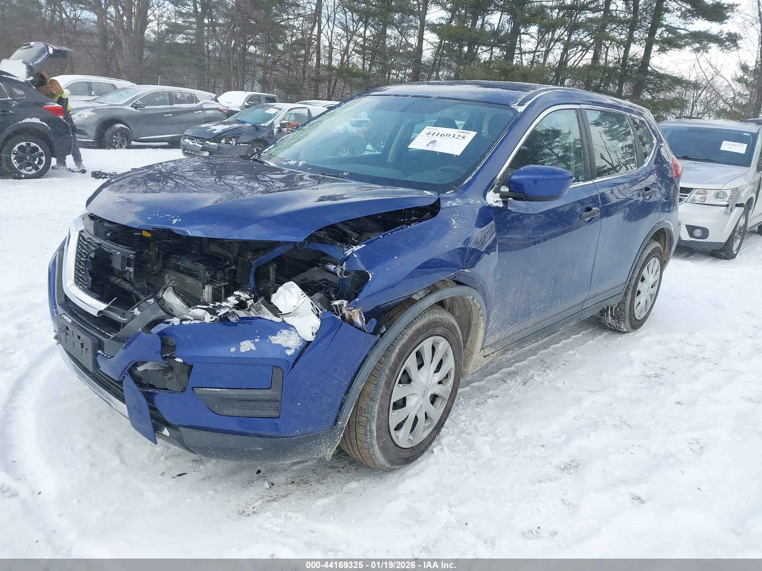 NISSAN ROGUE image 2