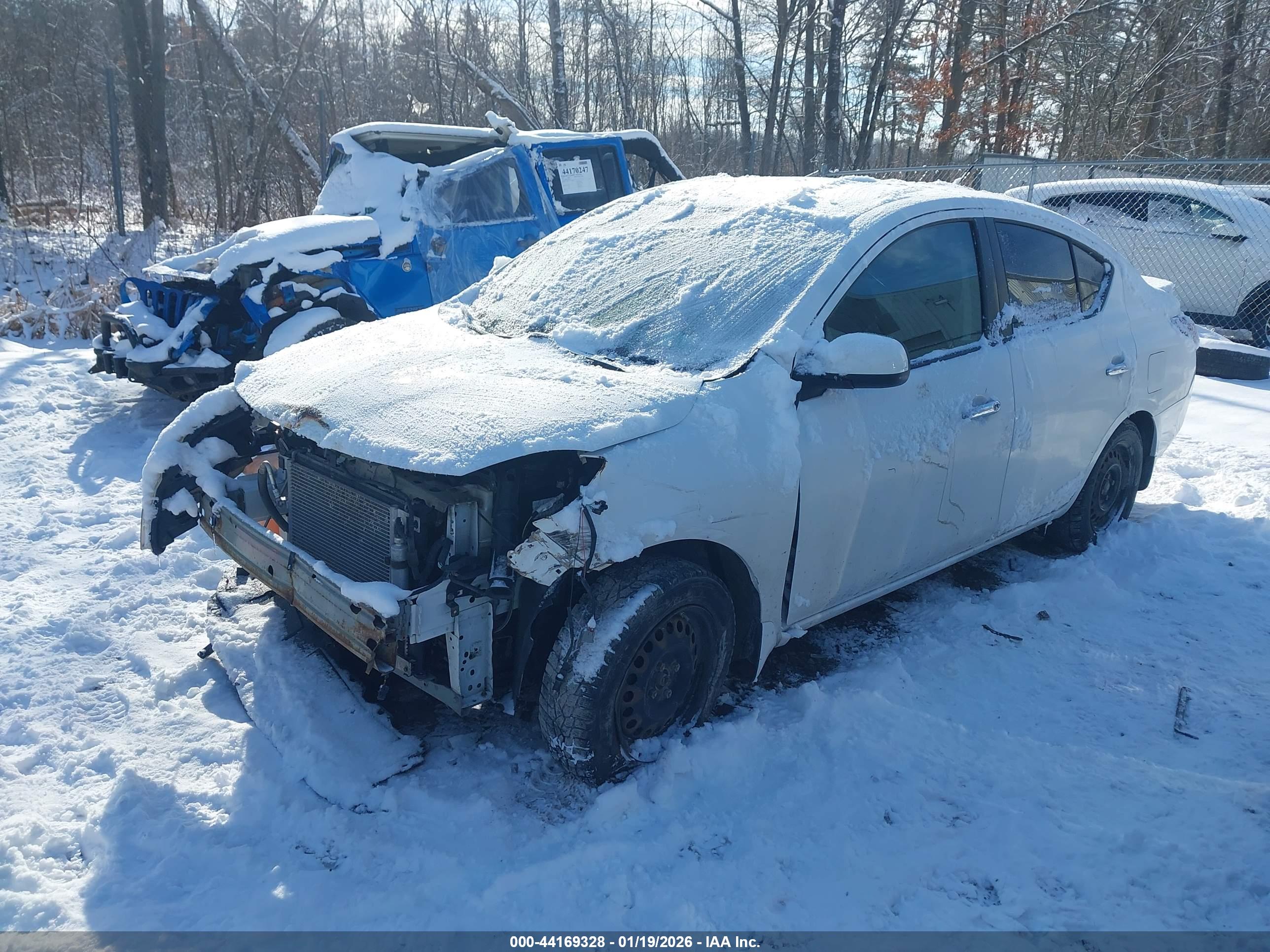 NISSAN VERSA image 2