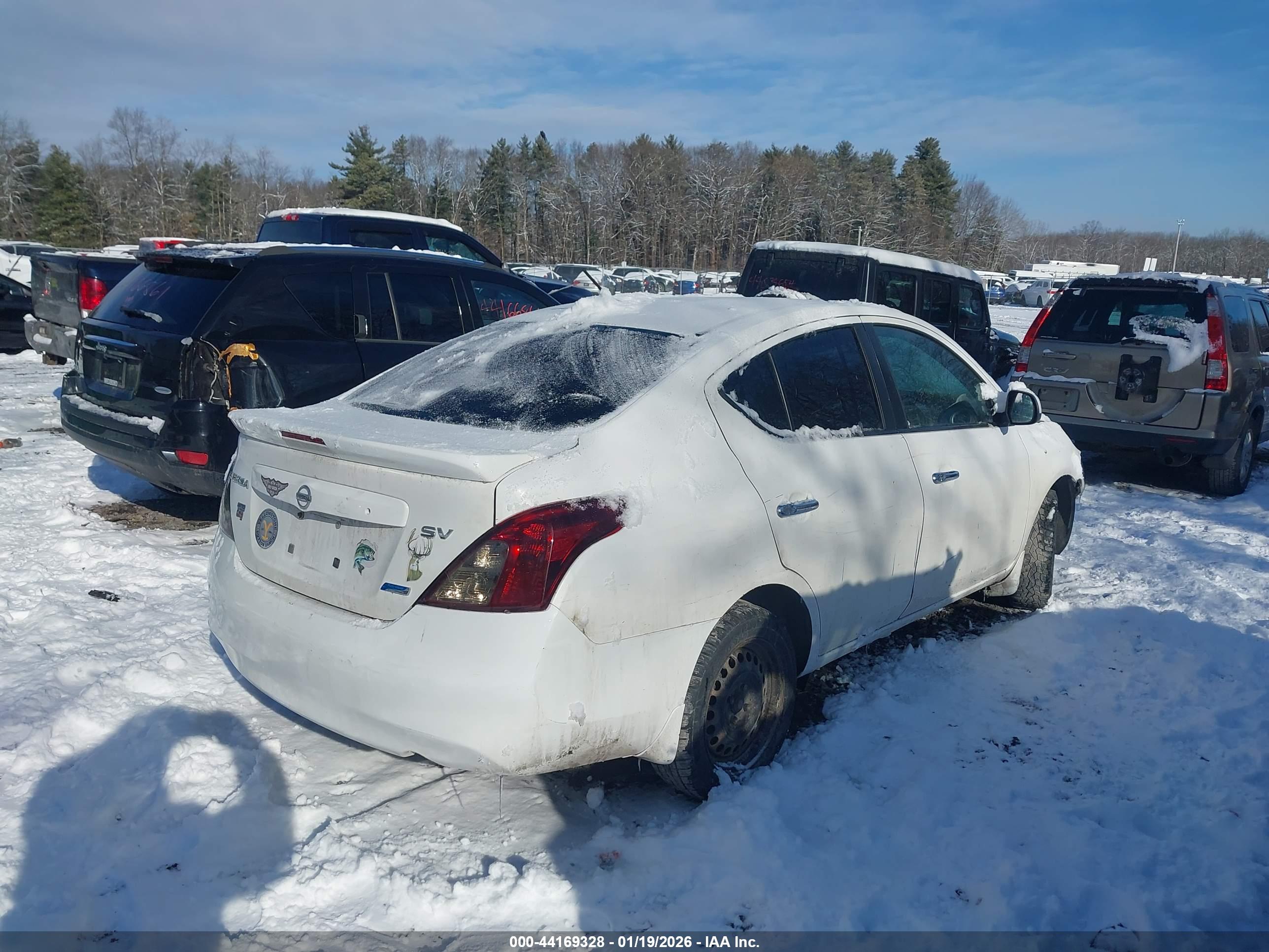 NISSAN VERSA image 4