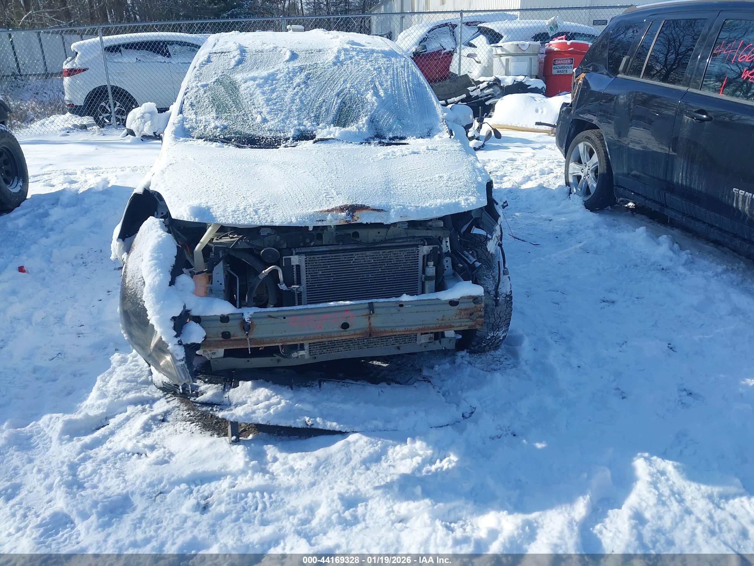 NISSAN VERSA image 6