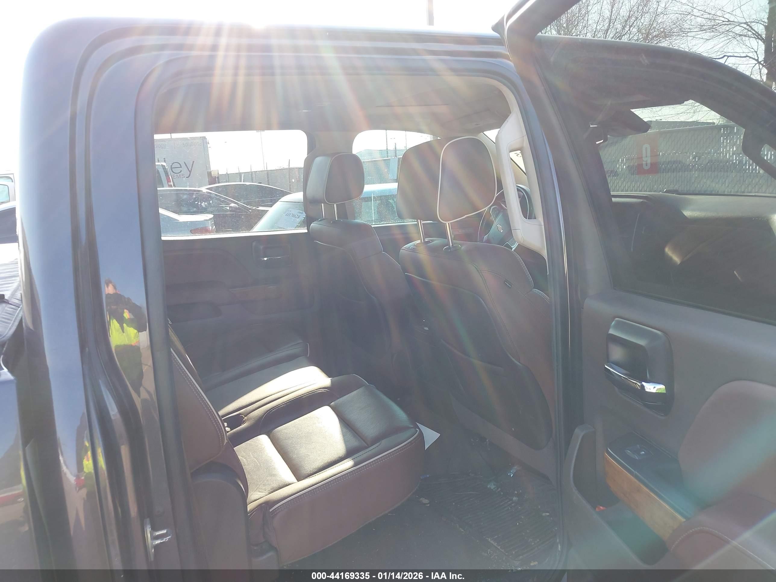CHEVROLET SILVERADO image 8