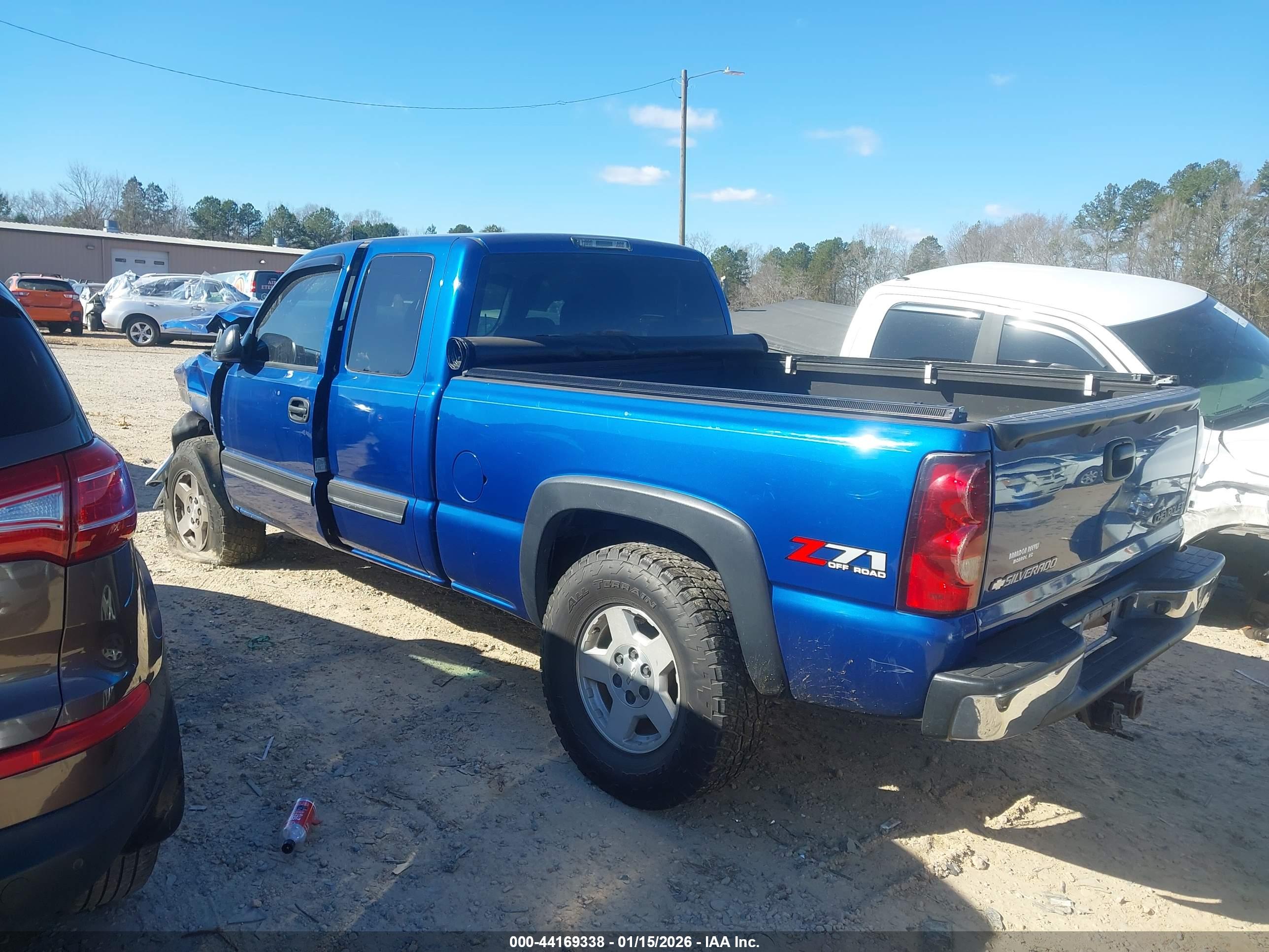 CHEVROLET SILVERADO image 3