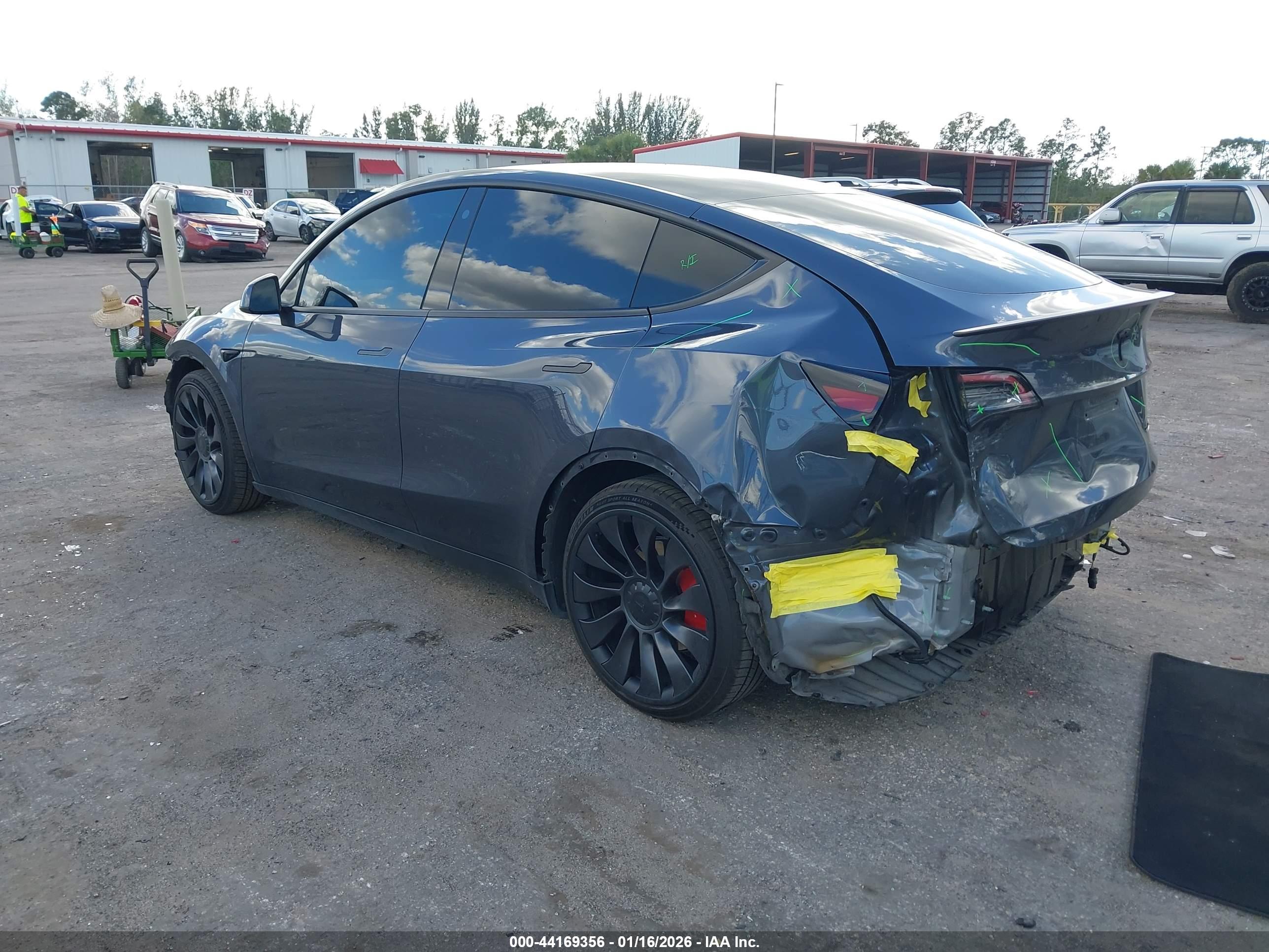 TESLA MODEL image 3