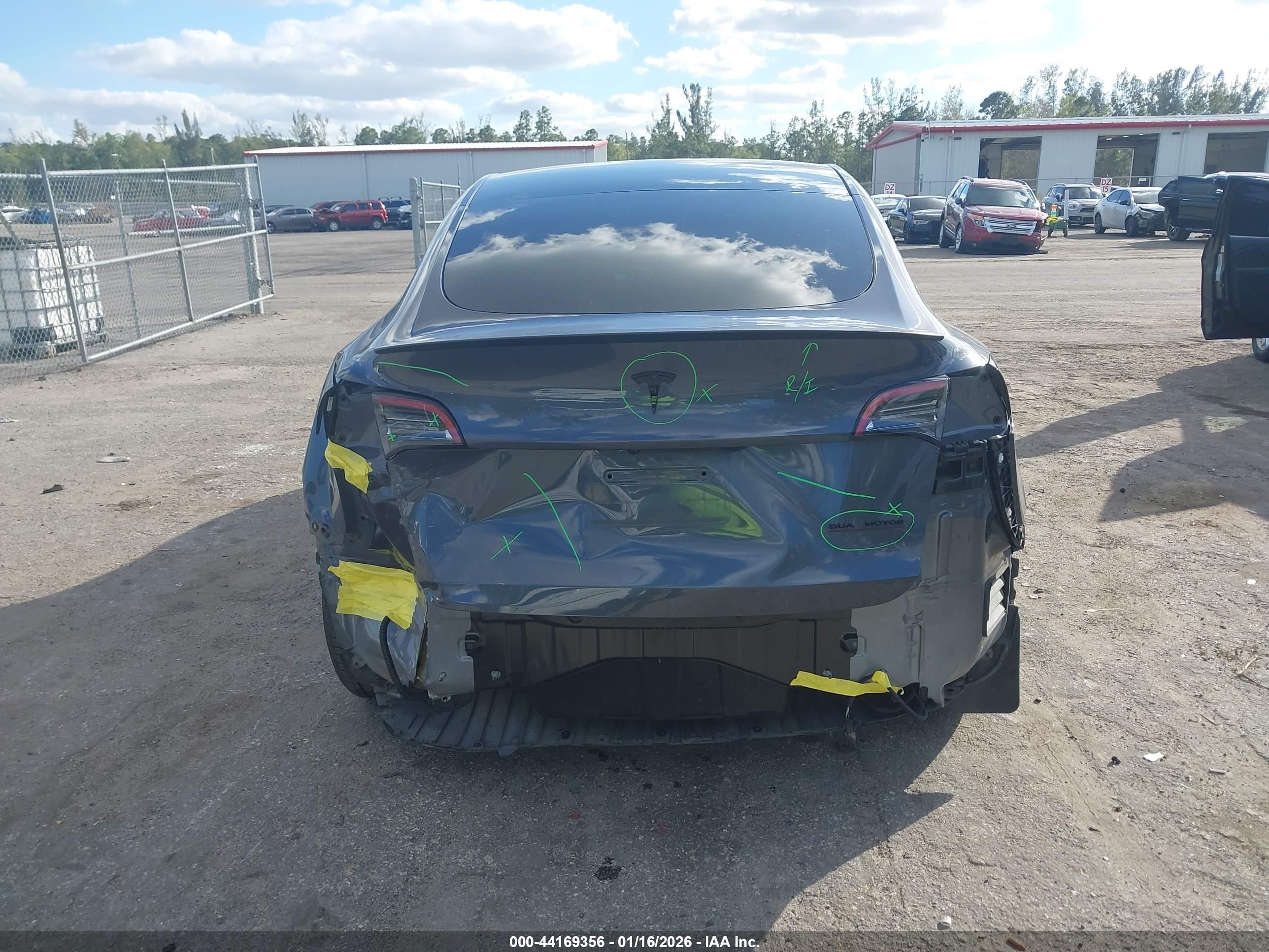 TESLA MODEL image 6