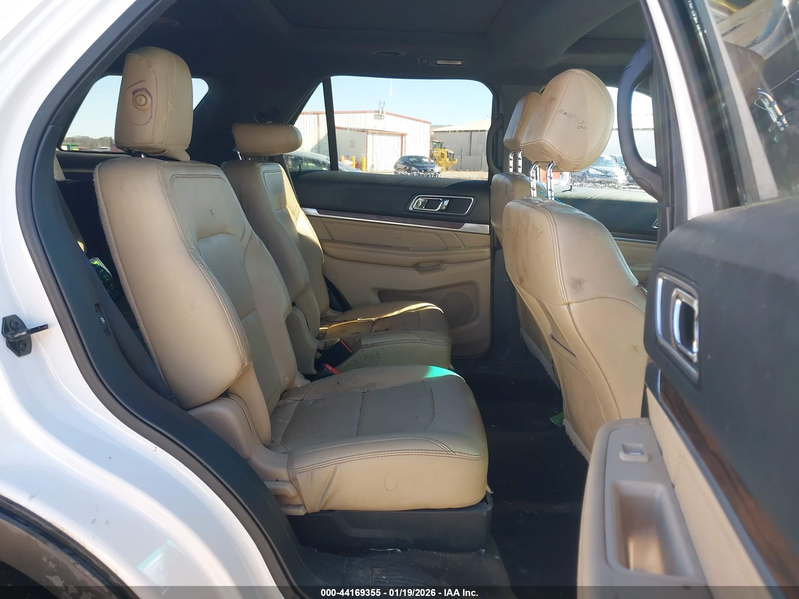 FORD EXPLORER image 8