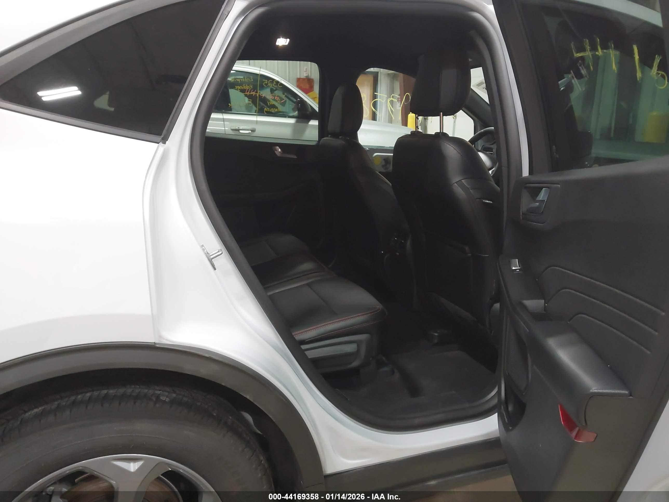 FORD ESCAPE image 8