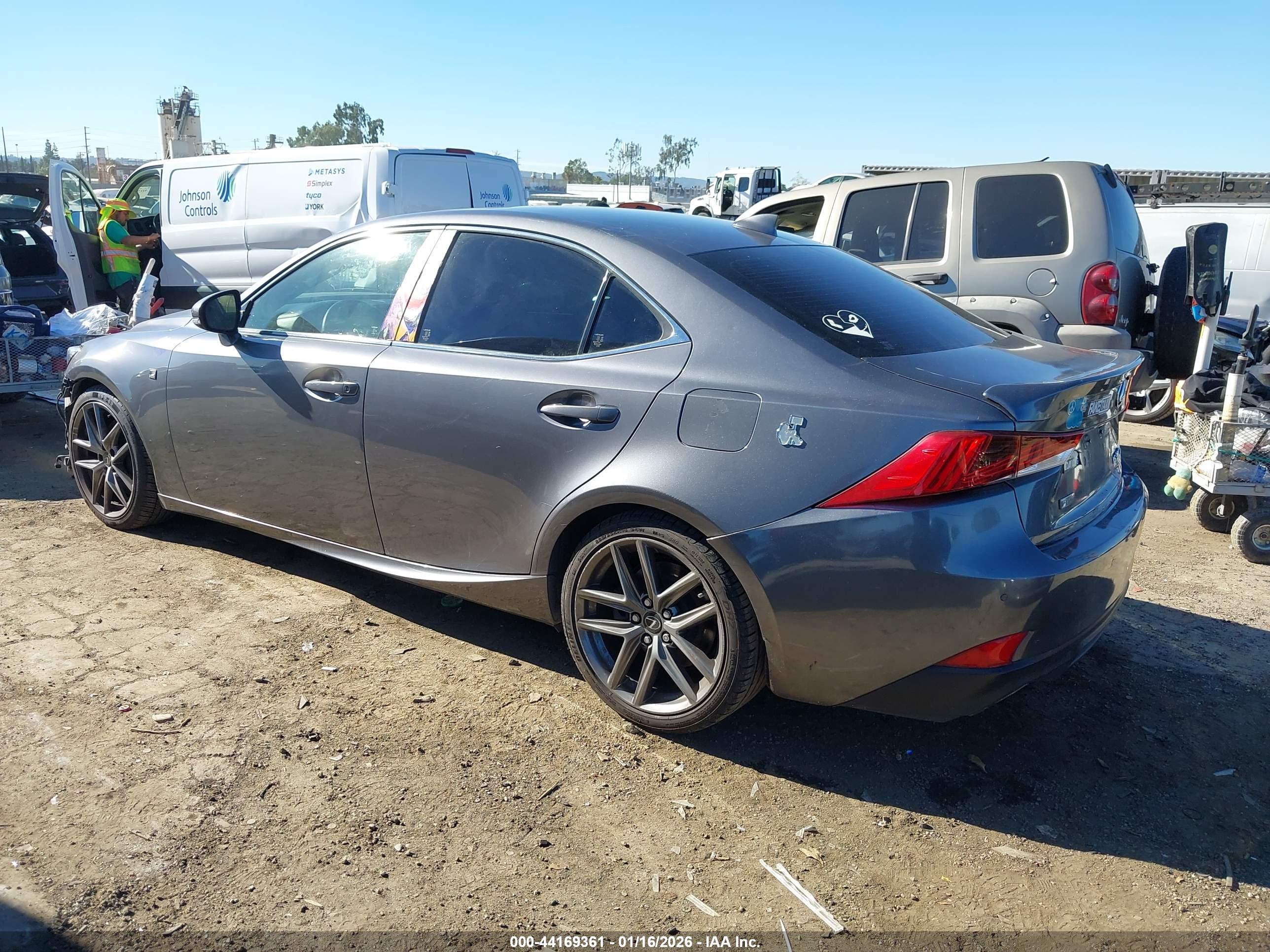 LEXUS IS image 3