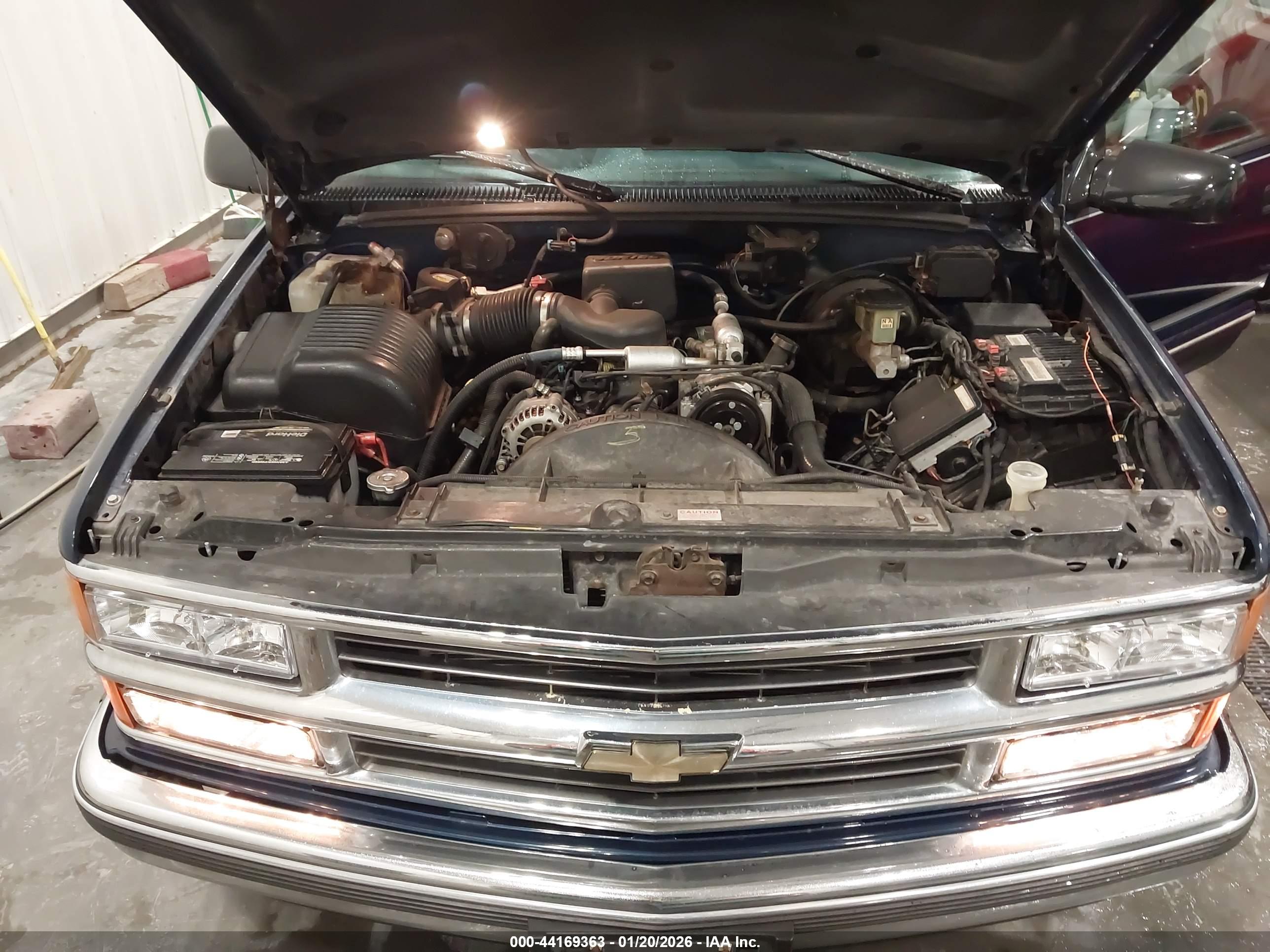 CHEVROLET GMT-400 image 10