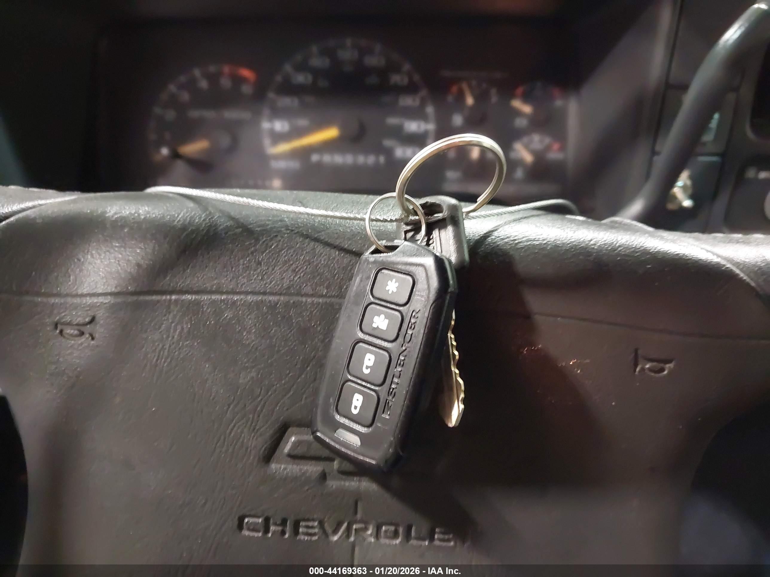 CHEVROLET GMT-400 image 11