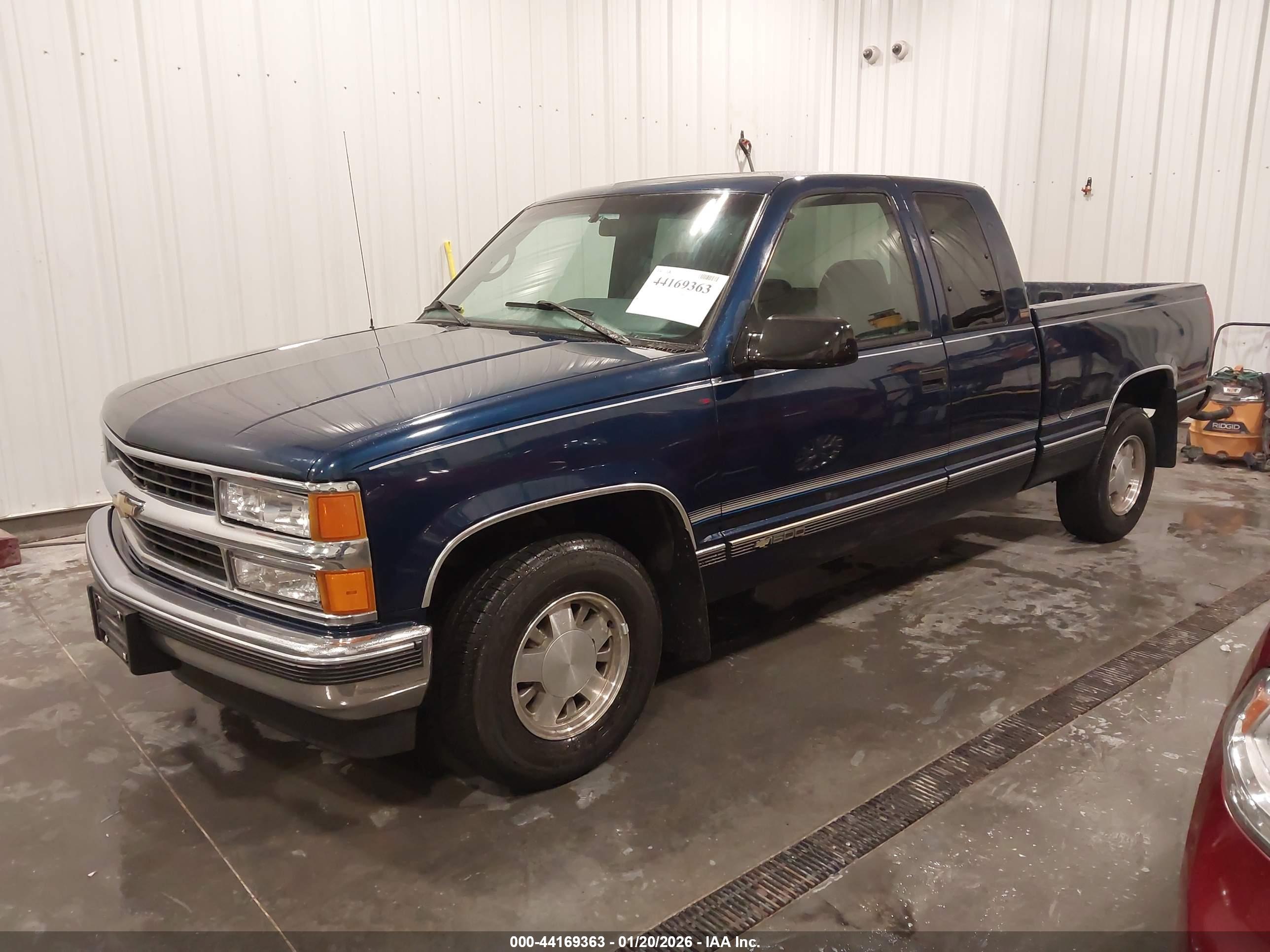 CHEVROLET GMT-400 image 2