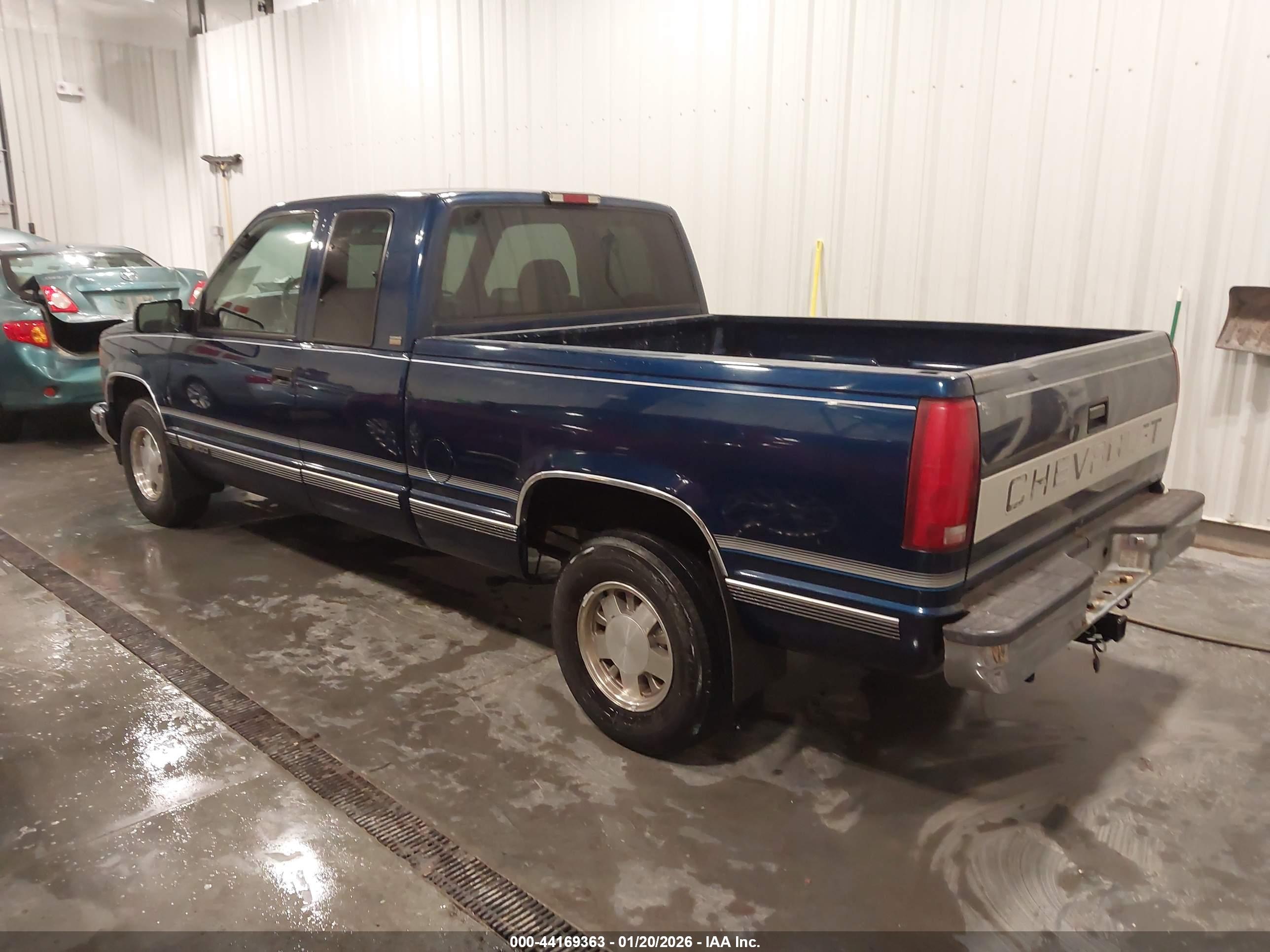 CHEVROLET GMT-400 image 3