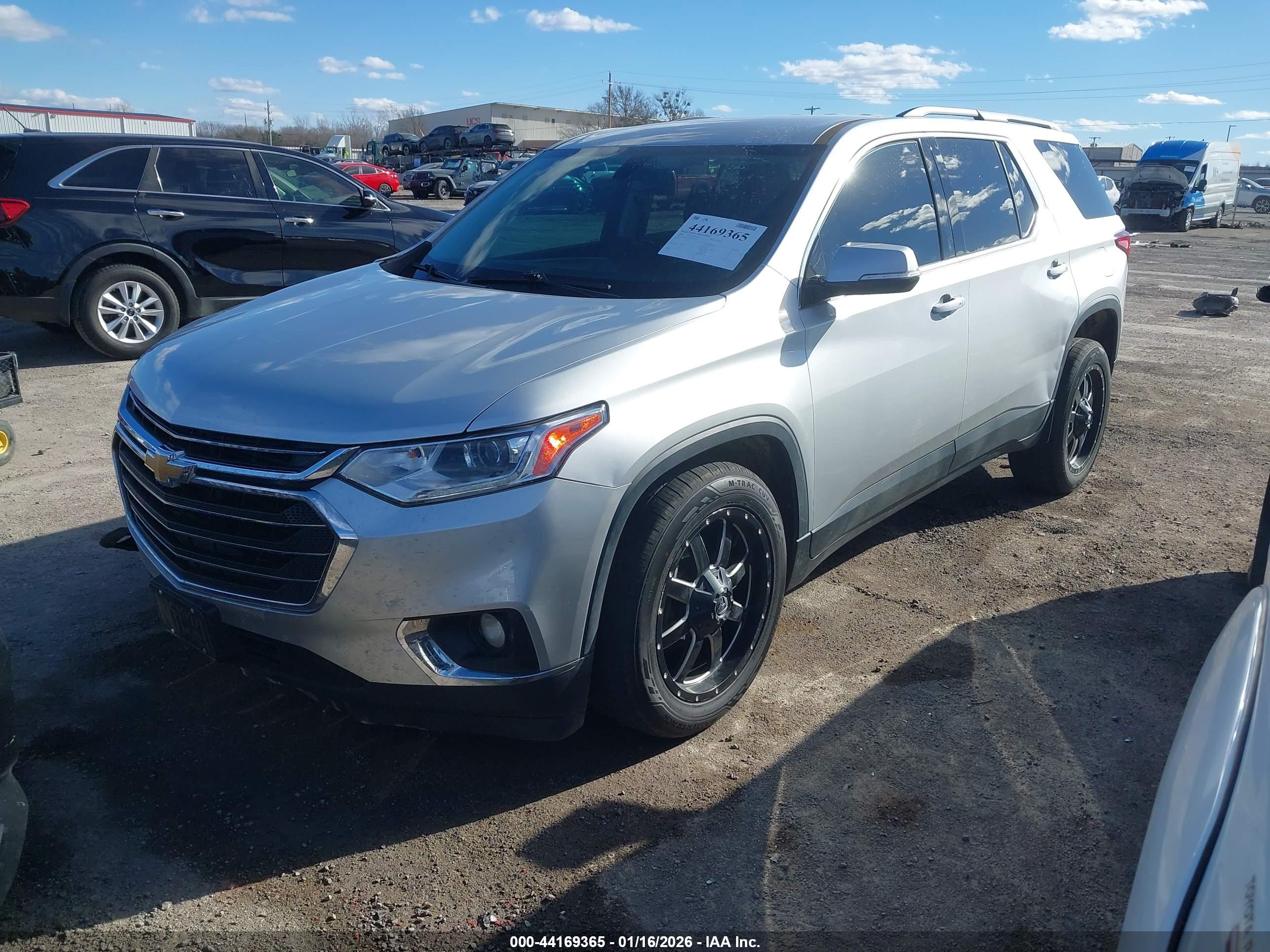 CHEVROLET TRAVERSE image 2