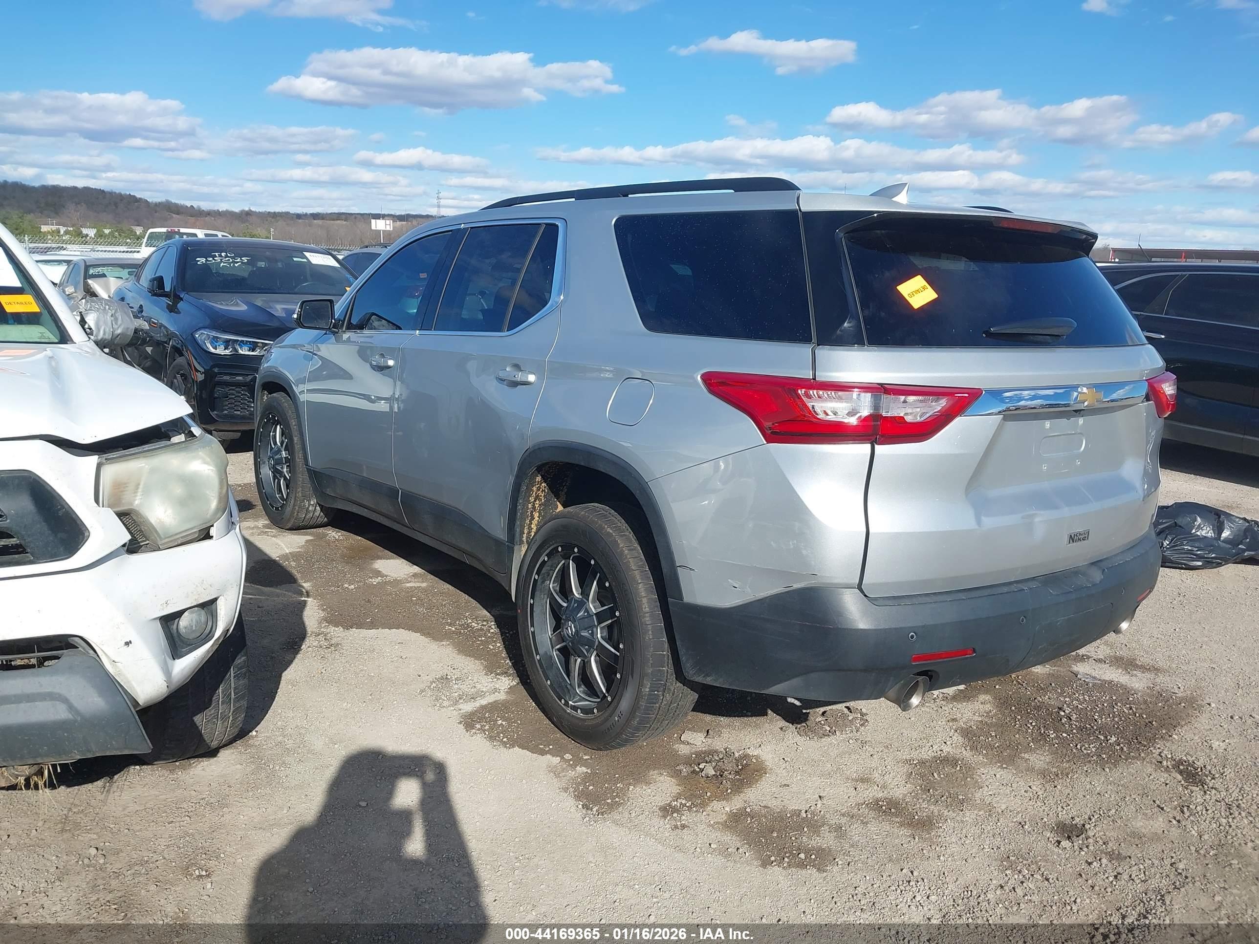 CHEVROLET TRAVERSE image 3
