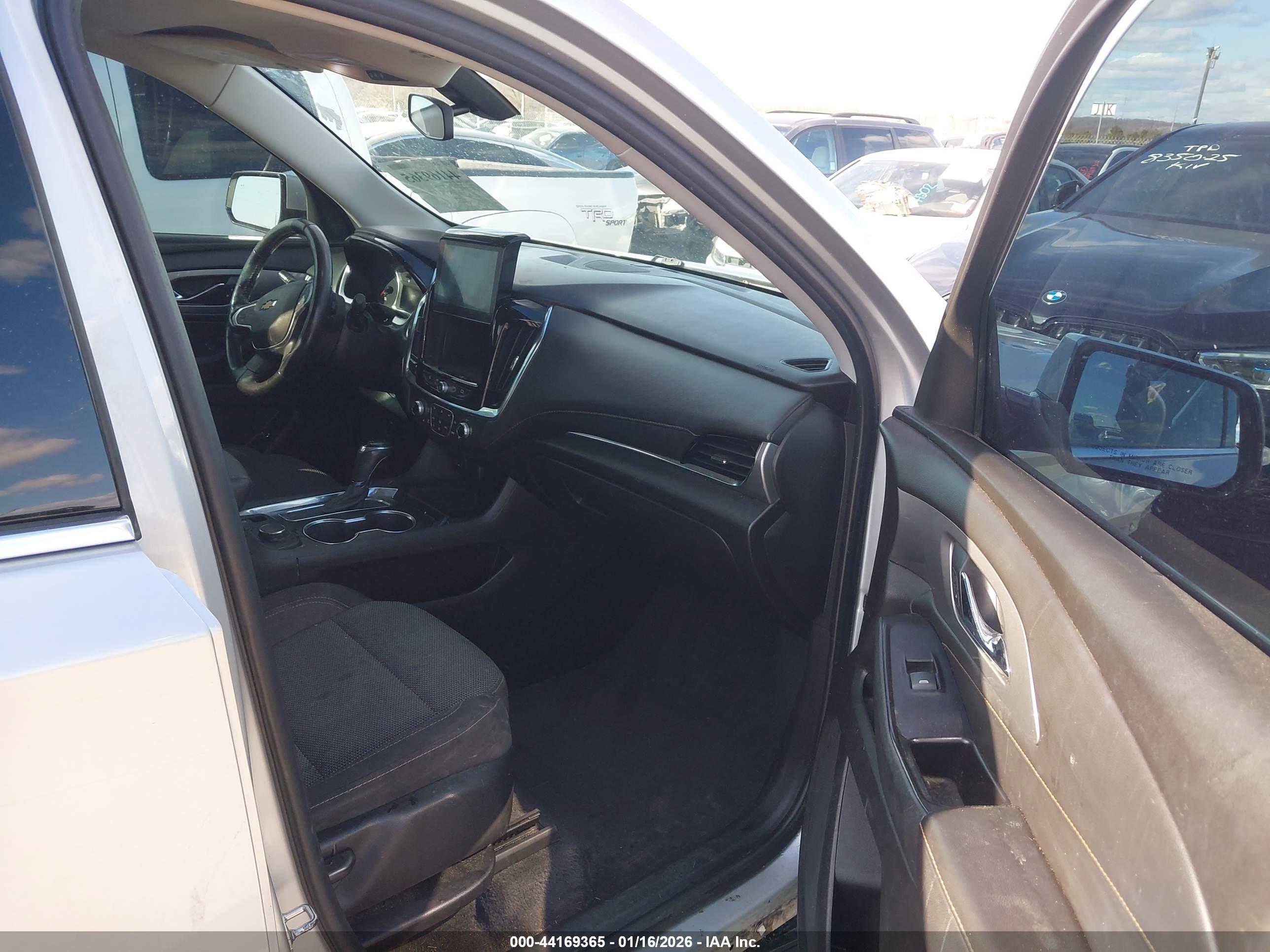 CHEVROLET TRAVERSE image 5