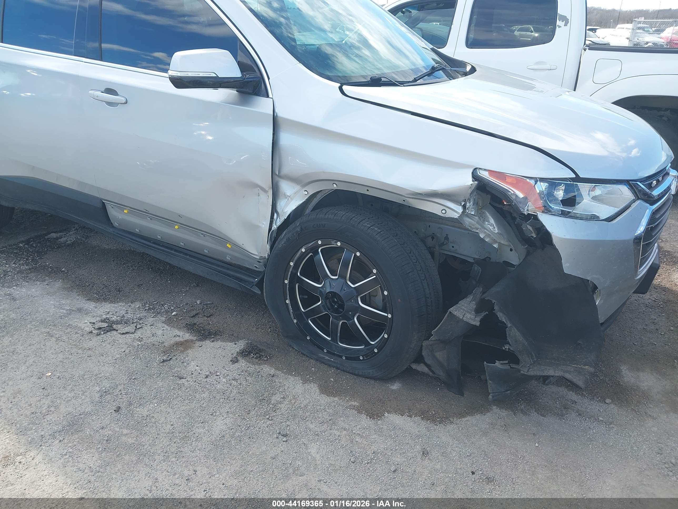 CHEVROLET TRAVERSE image 6