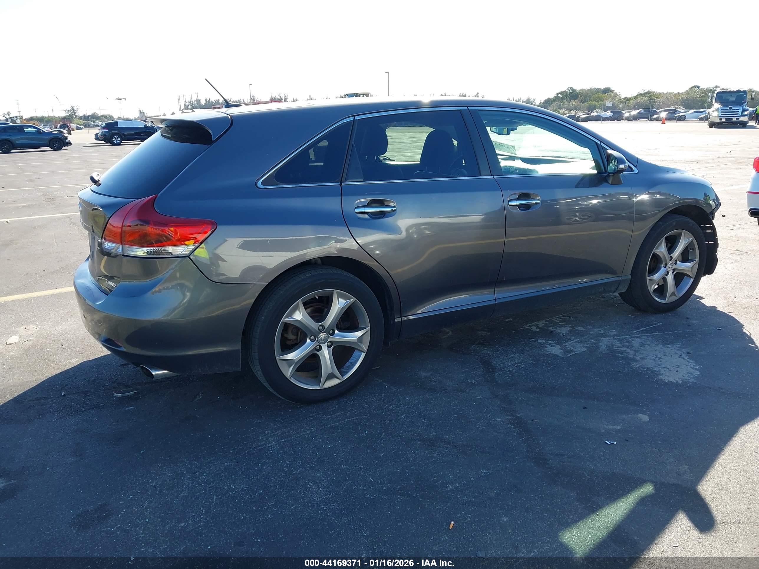TOYOTA VENZA image 4