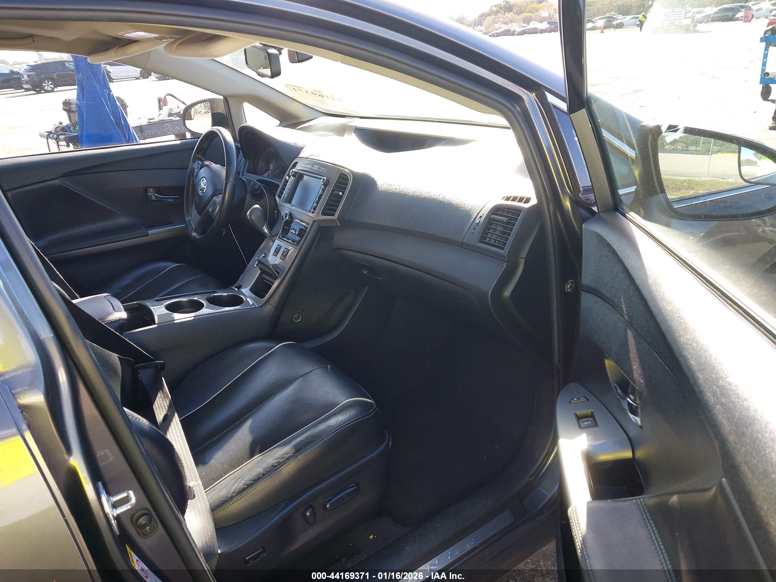 TOYOTA VENZA image 5