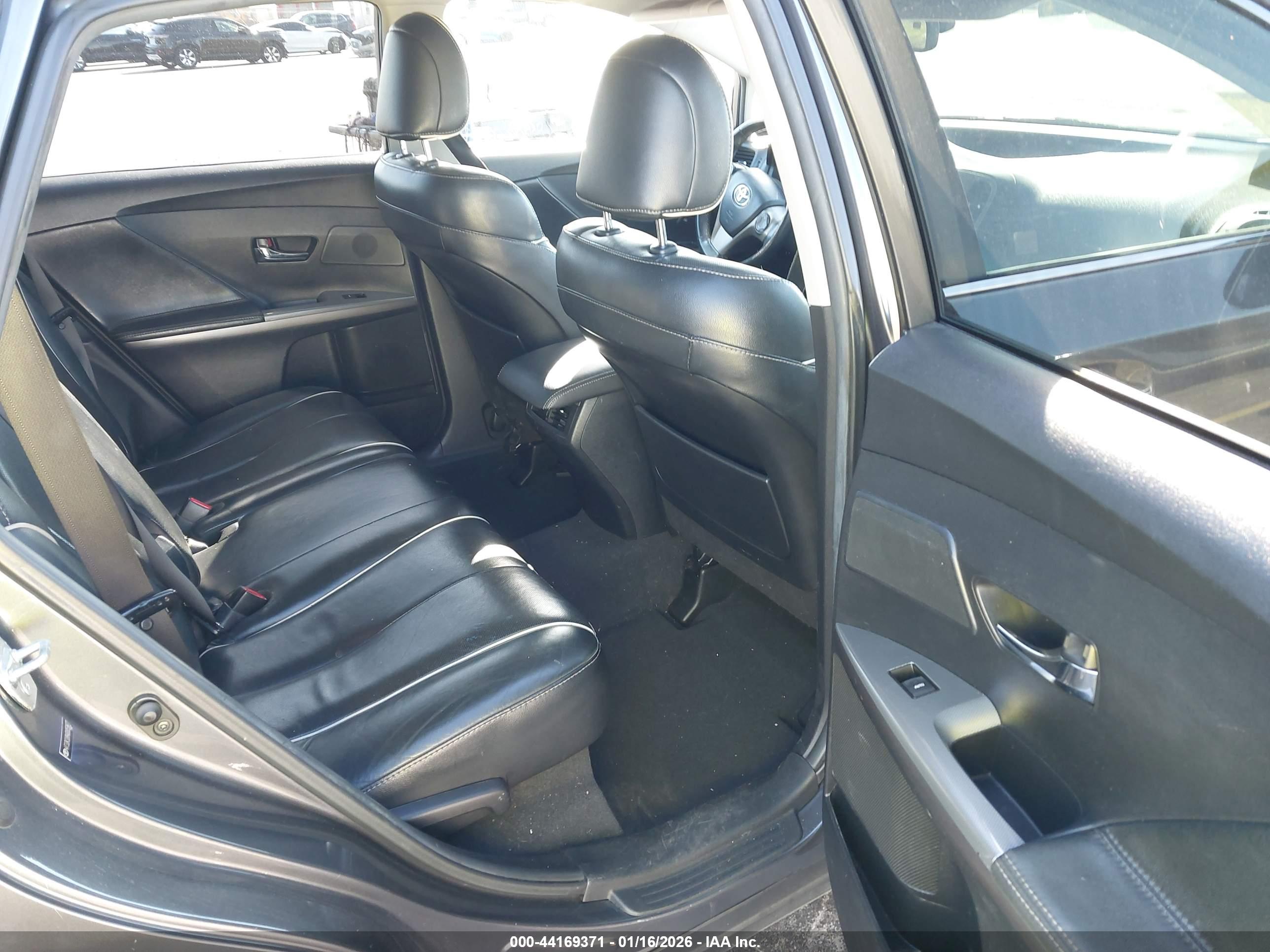 TOYOTA VENZA image 8
