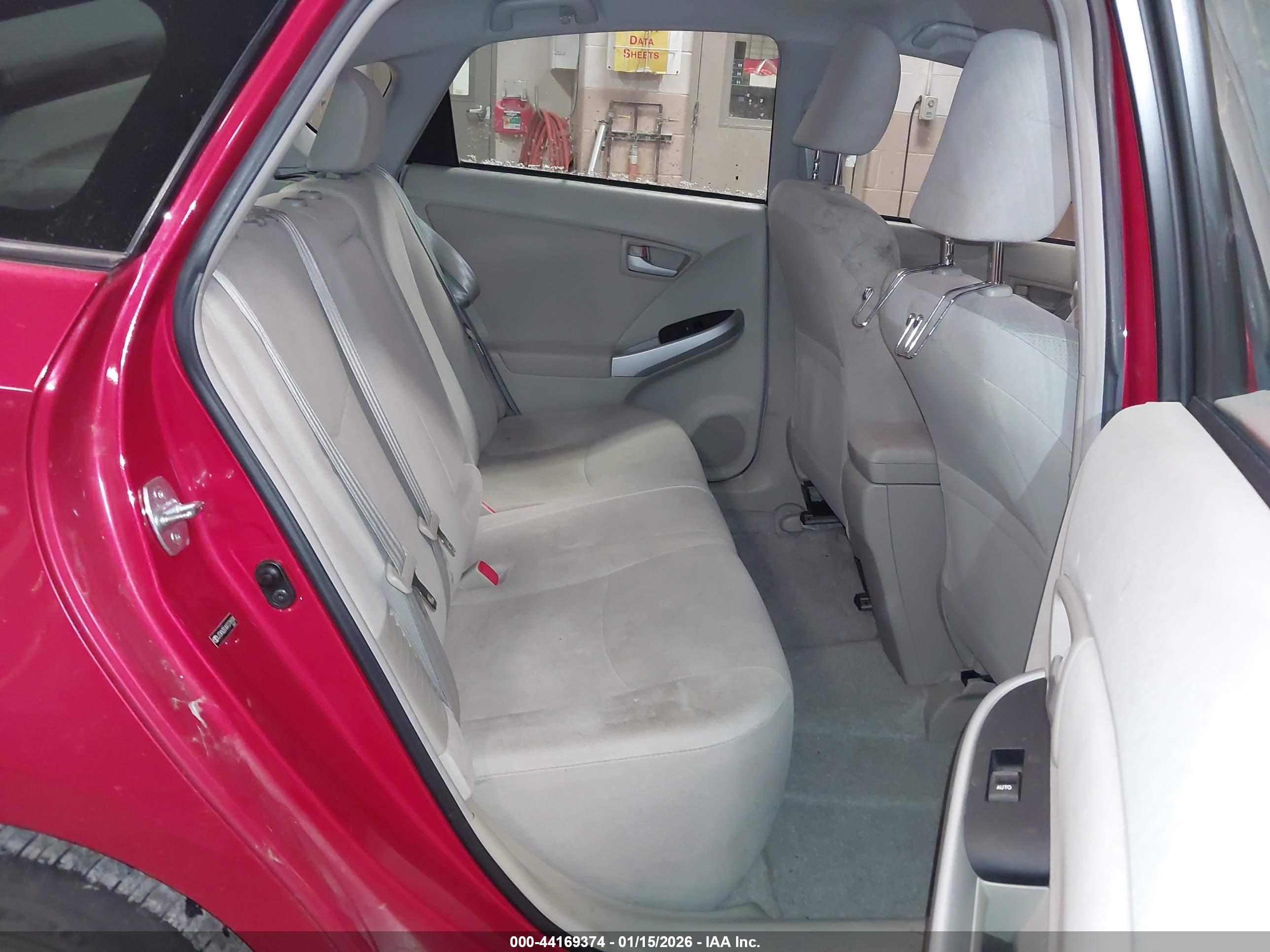 TOYOTA PRIUS image 8