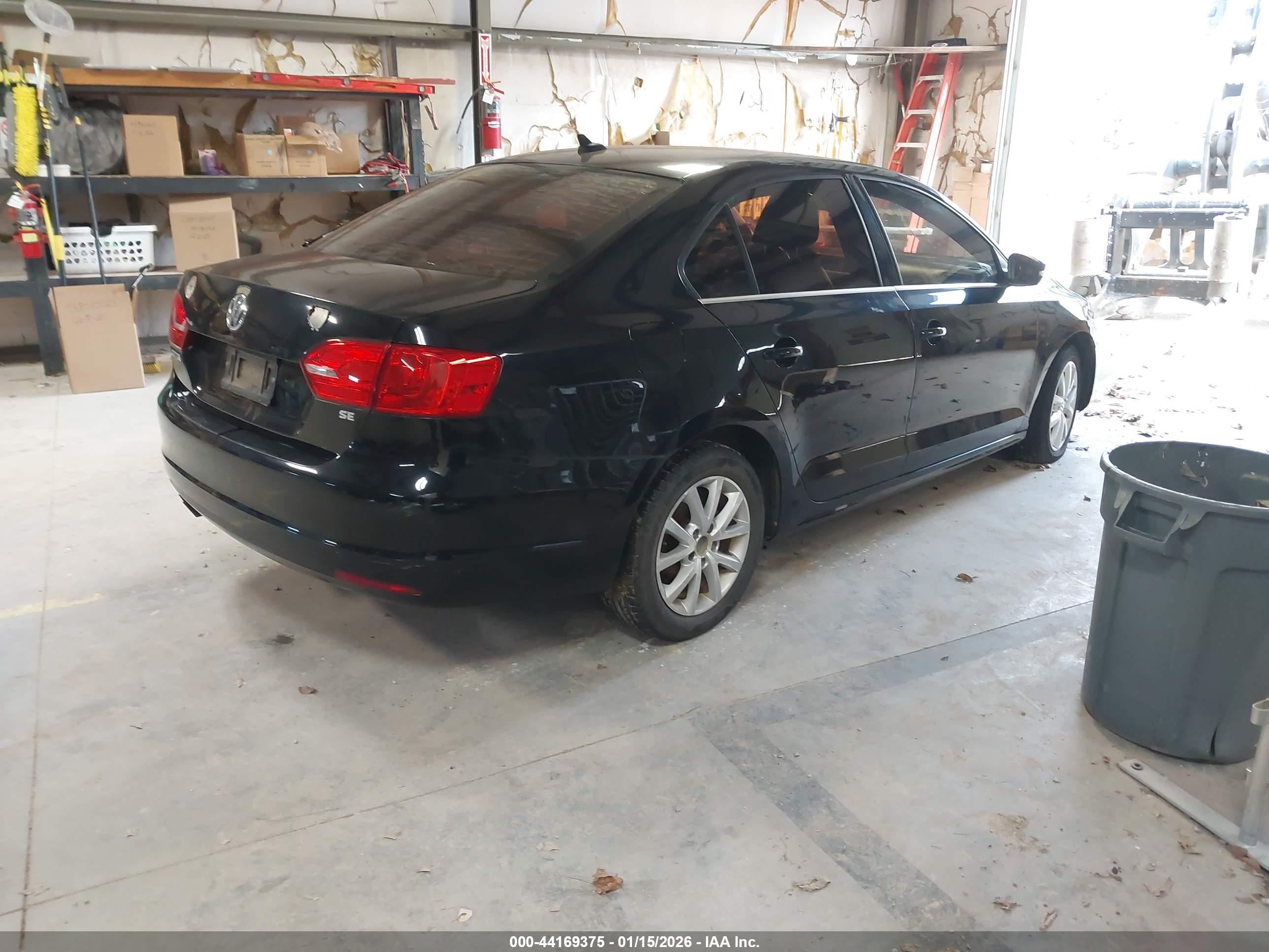 VOLKSWAGEN JETTA image 4