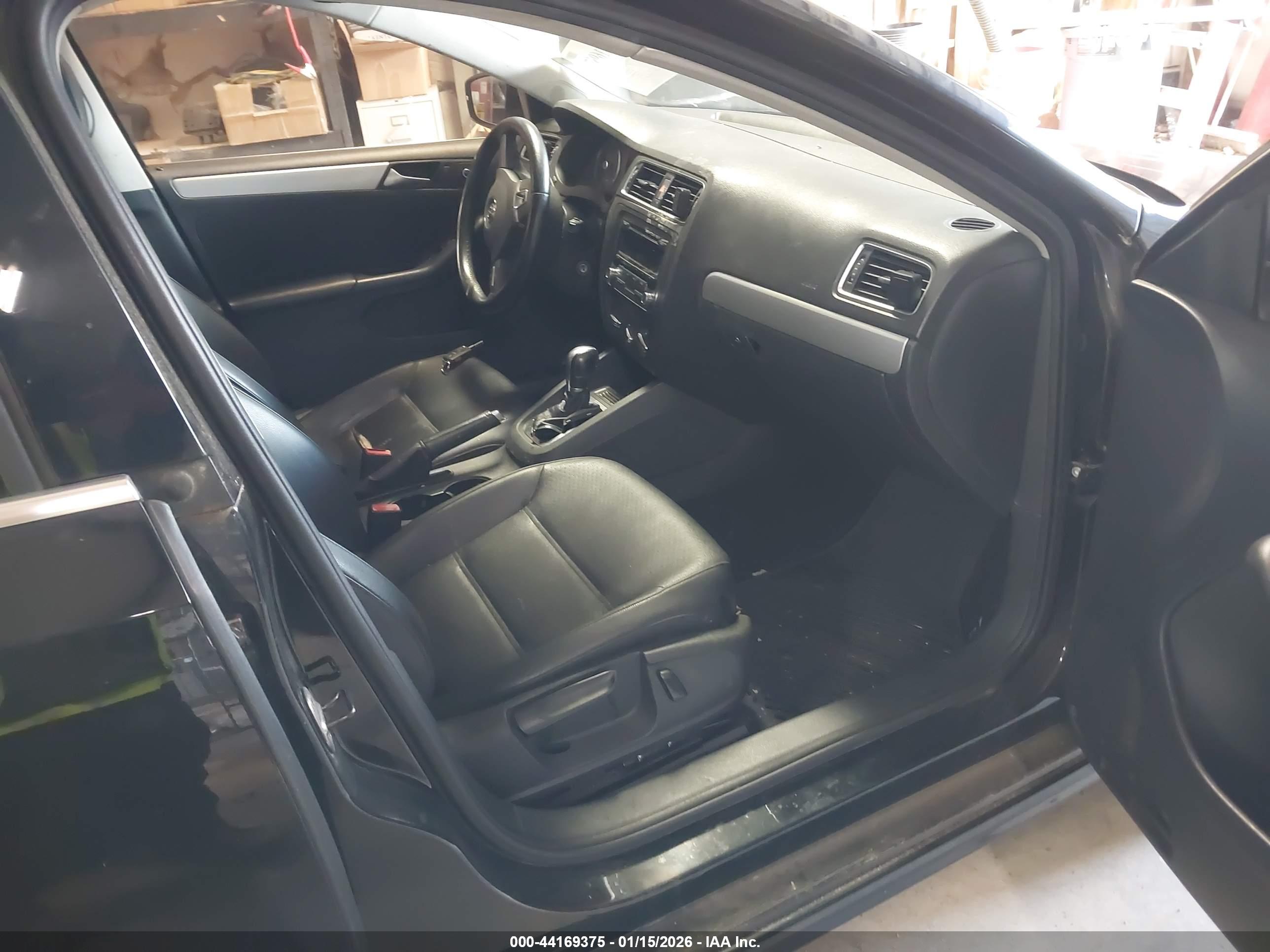VOLKSWAGEN JETTA image 5