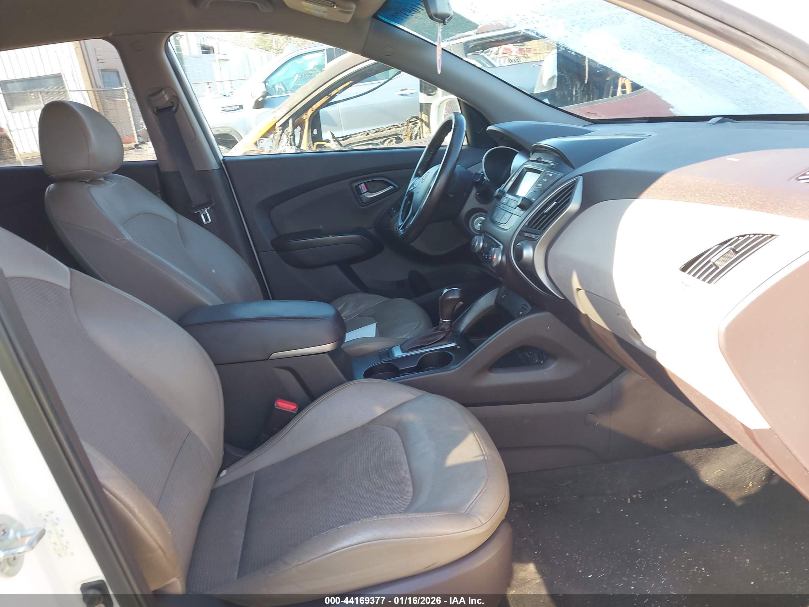 HYUNDAI TUCSON image 5
