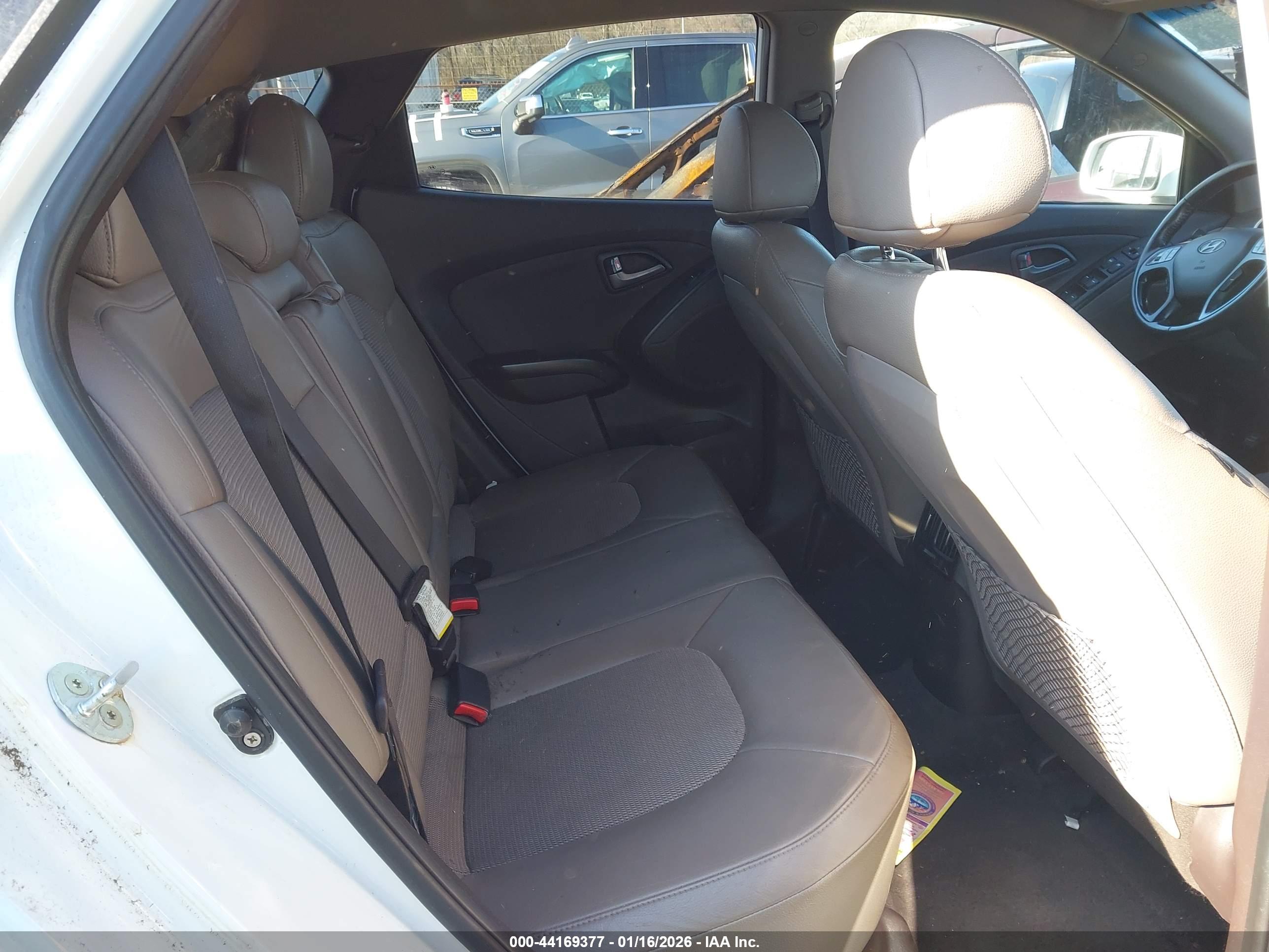 HYUNDAI TUCSON image 8
