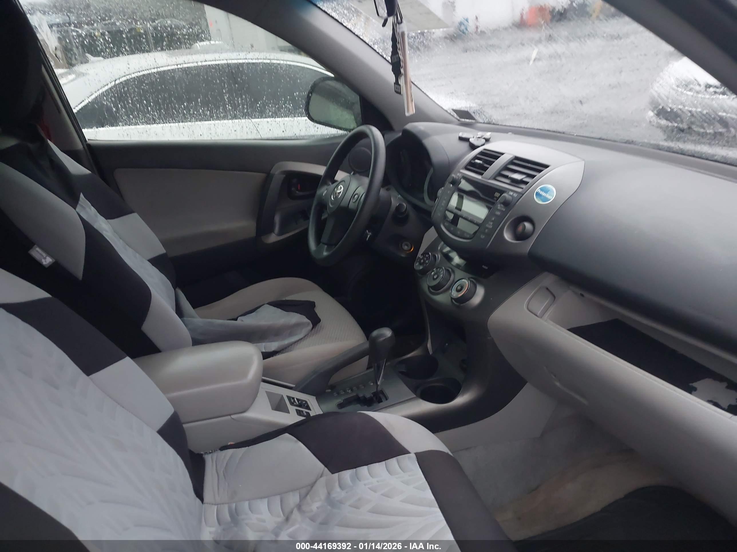 TOYOTA RAV4 image 5