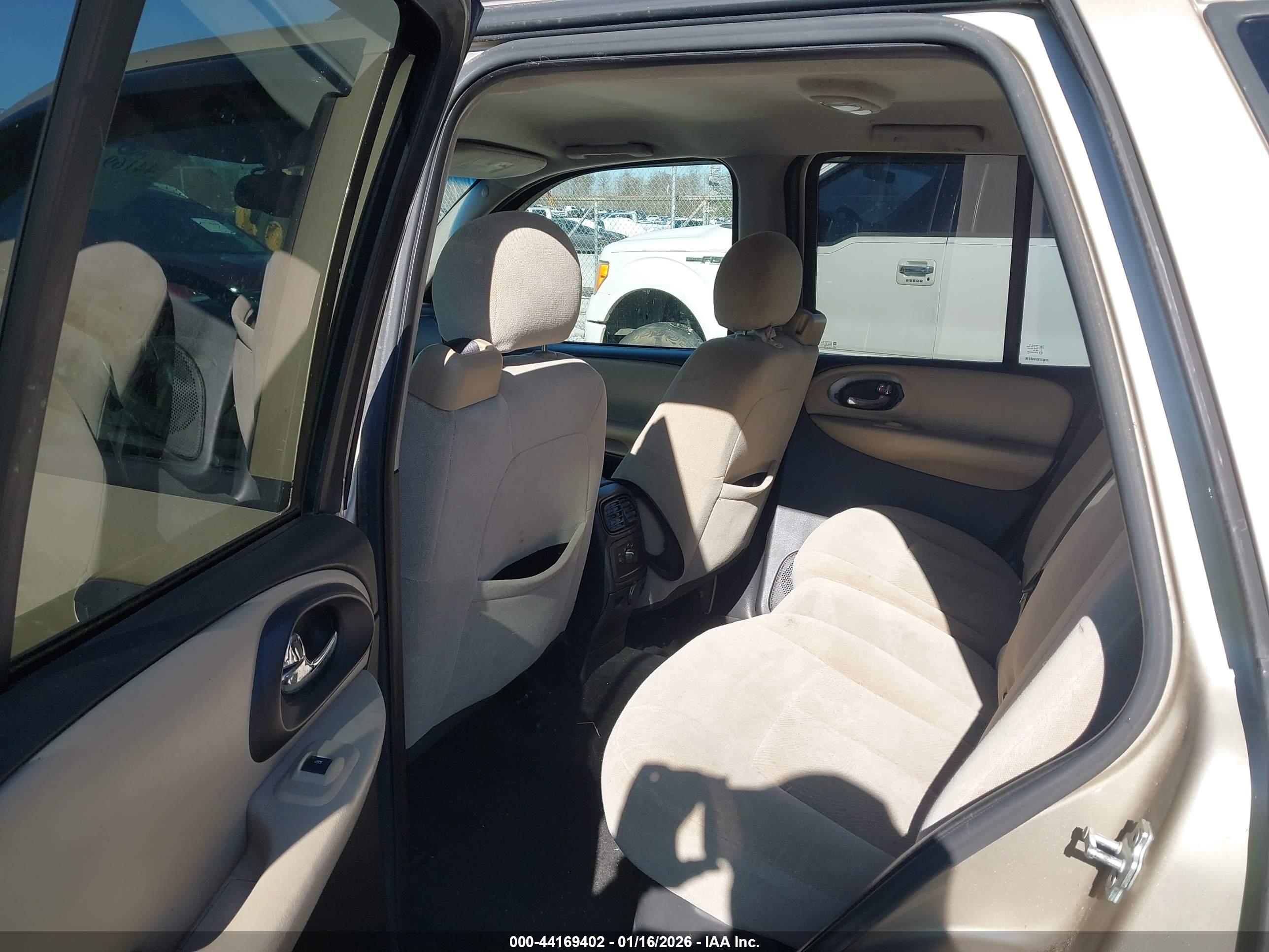 CHEVROLET TRAILBLAZER image 8