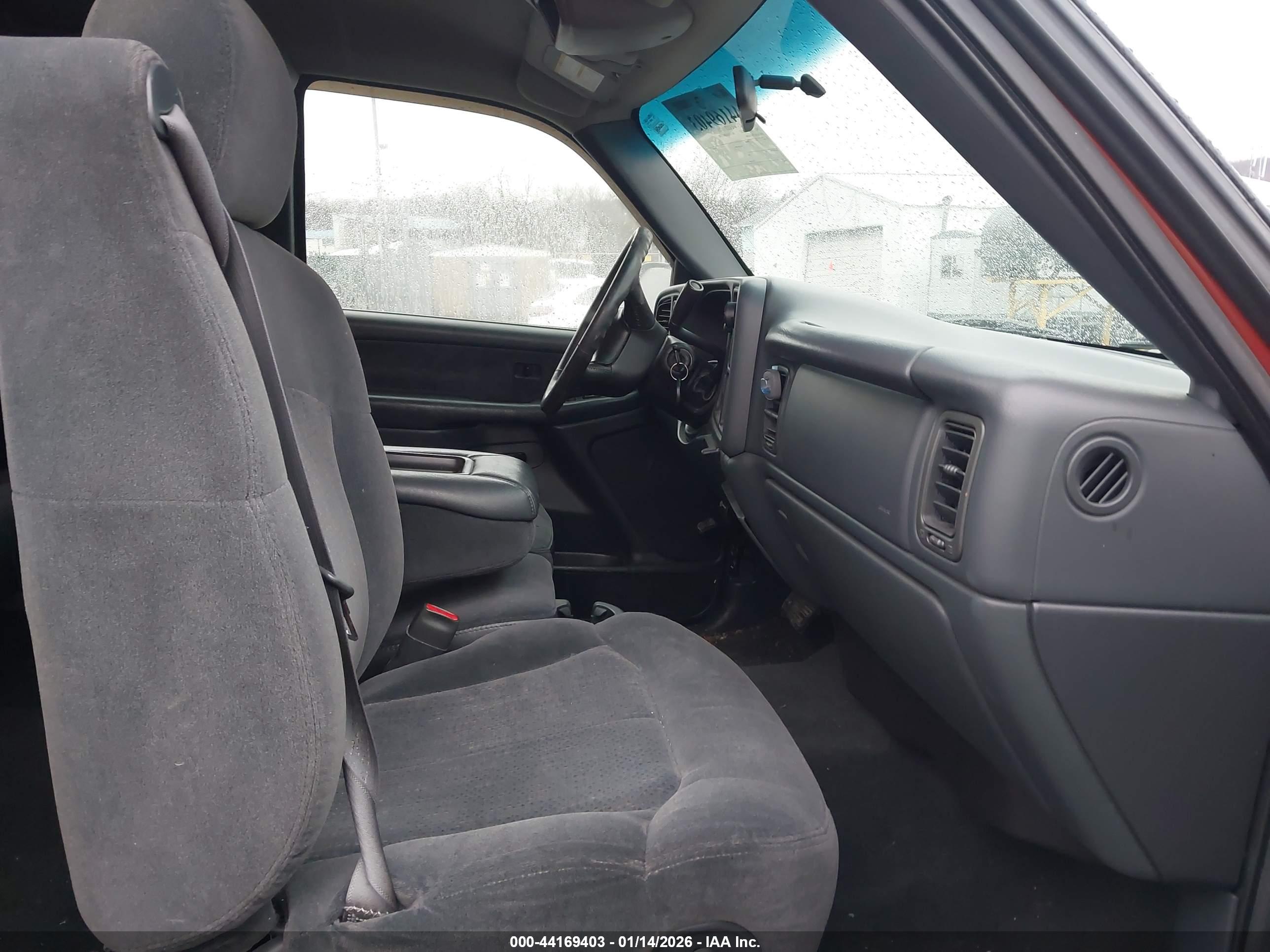 CHEVROLET SILVERADO image 5